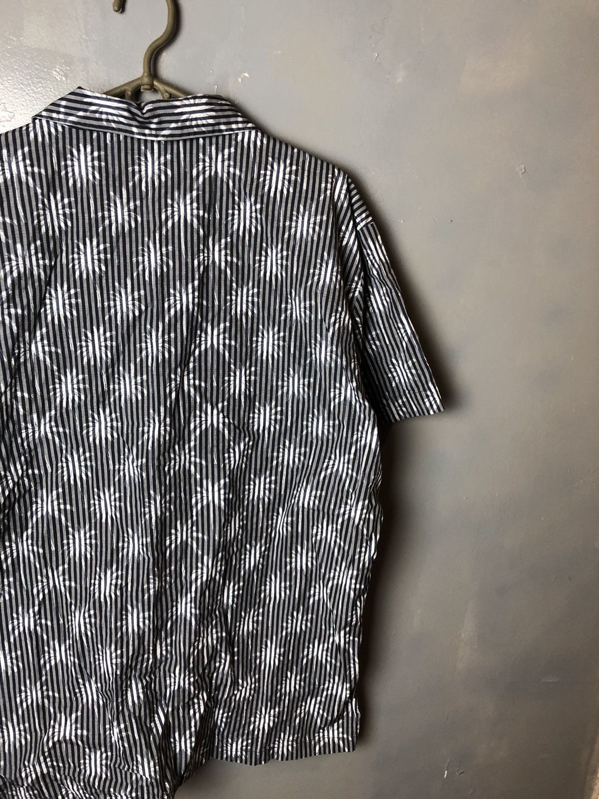 Hugo Boss Men’s crazy Shirt Hugo Boss size Xl Size US XL / EU 56 / 4 - 9 Thumbnail