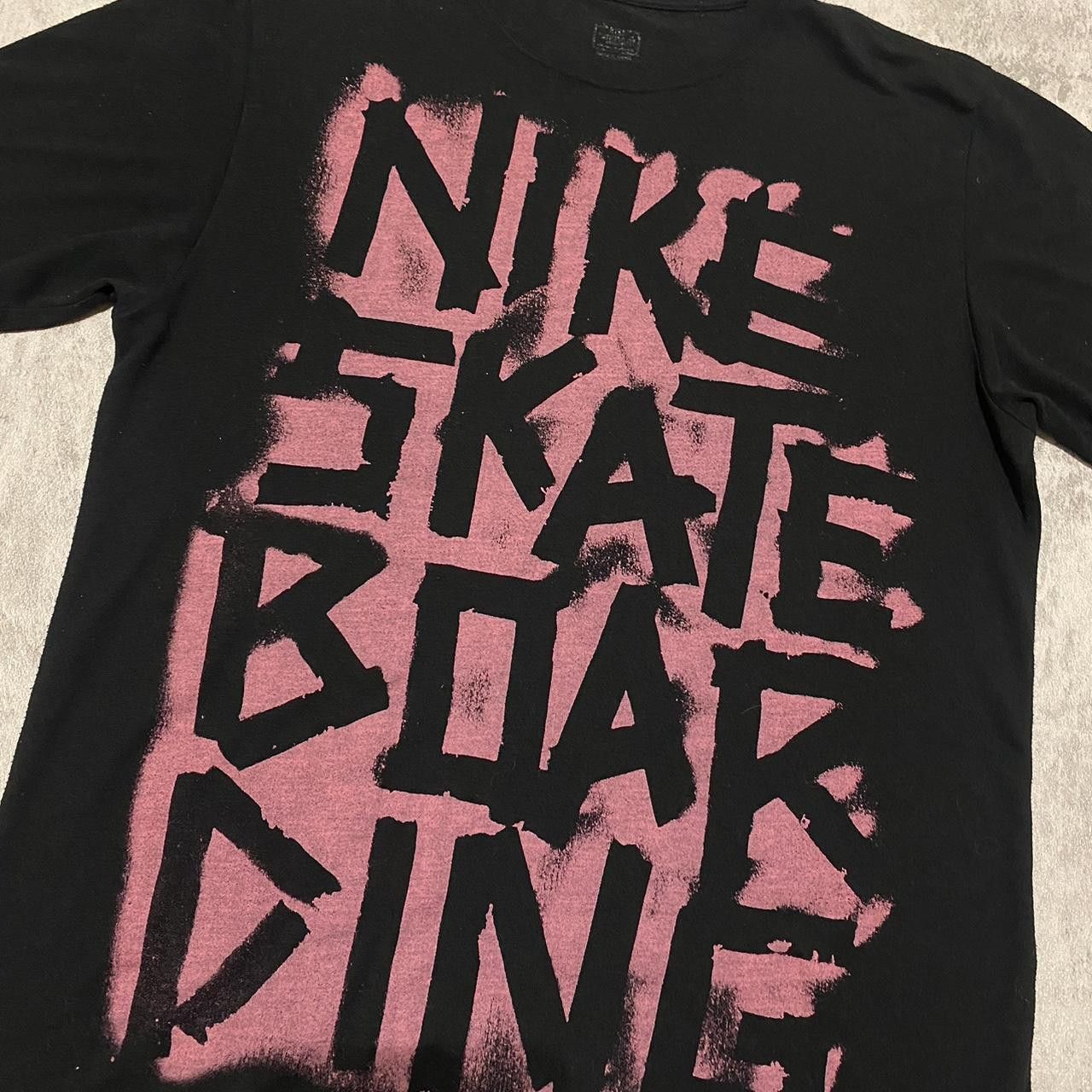 Nike Black and pink Nike skateboarding tee Size US M / EU 48-50 / 2 - 2 Thumbnail