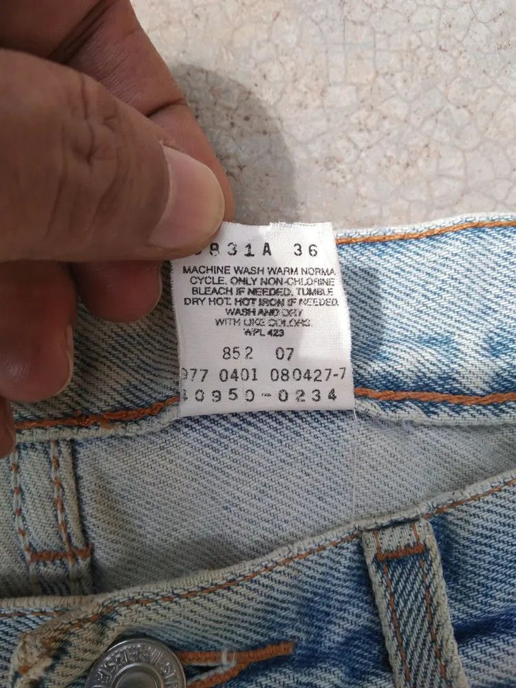 Levi's Vintage Levi's Jeans 550 Distressed Denim 31x28 Size US 31 - 10 Thumbnail