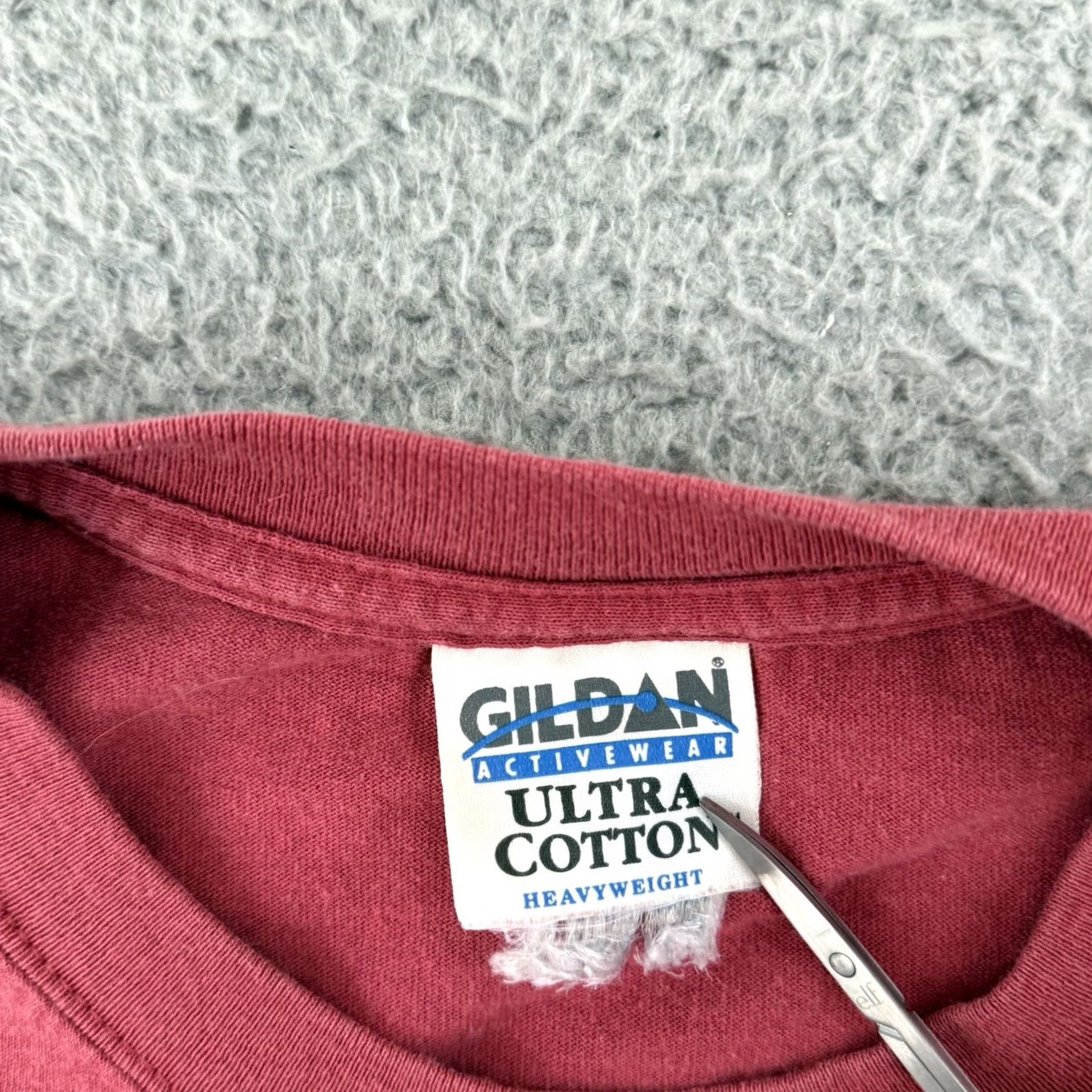 Gildan VINTAGE Gildan Ultra Cotton Shirt Mens L Red Short Sleeve 90s Barn Farmer Graphic Print 1990s Size US L / EU 52-54 / 3 - 7 Thumbnail