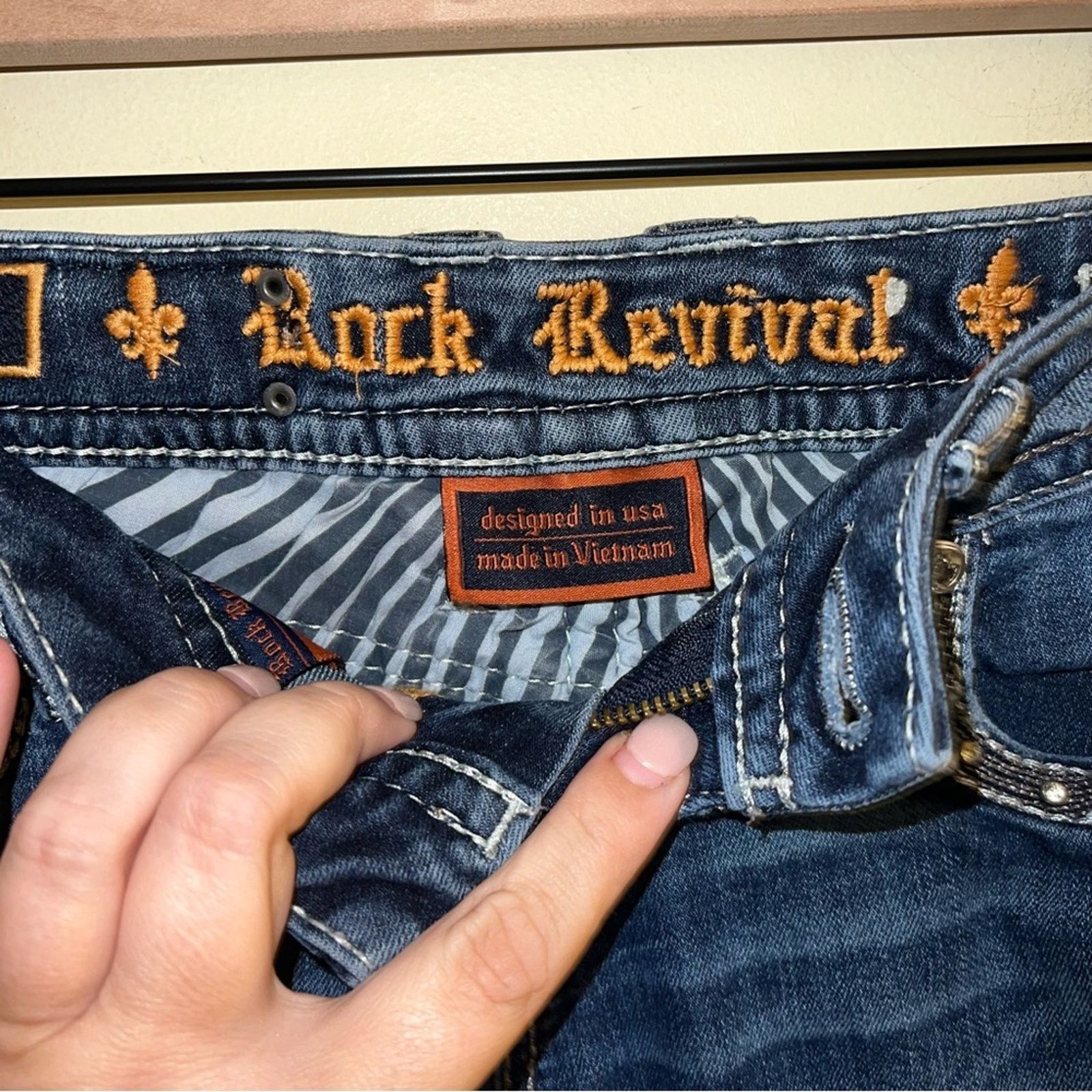 Rock Revival ROCK REVIVAL Sapphire bootcut bedazzled jeans 25 Size 25" / US 0 / IT 36 - 3 Thumbnail