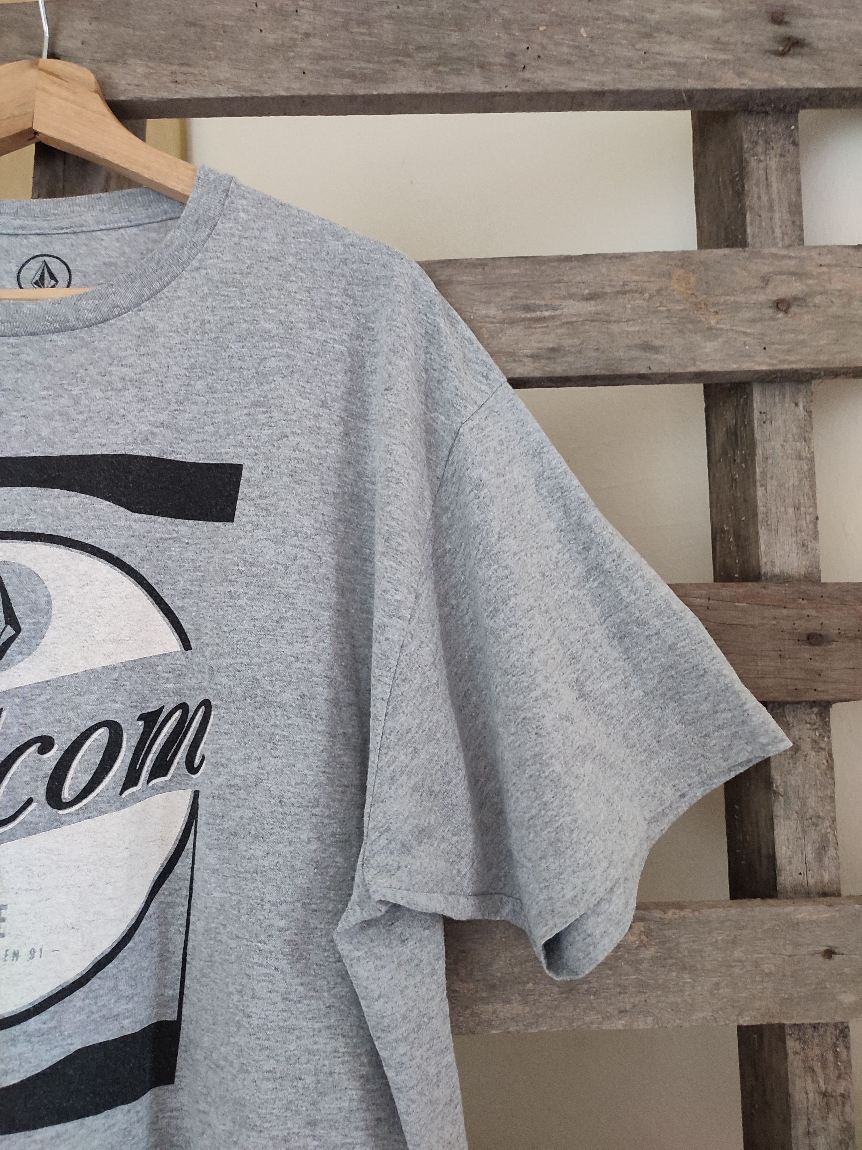 Volcom Vintage Volcom Big logo Tees Size US XL / EU 56 / 4 - 2 Thumbnail
