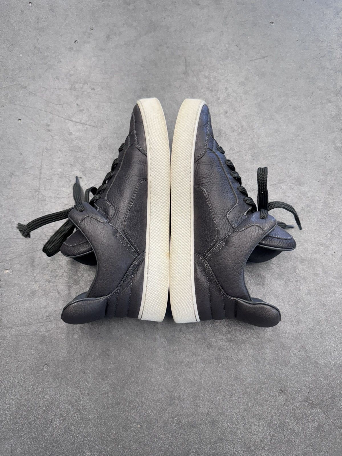 Louis Vuitton 2009 Louis Vuitton Don Kanye West Anthracite Size LV 7 US 8 Size US 8 / EU 41 - 3 Thumbnail