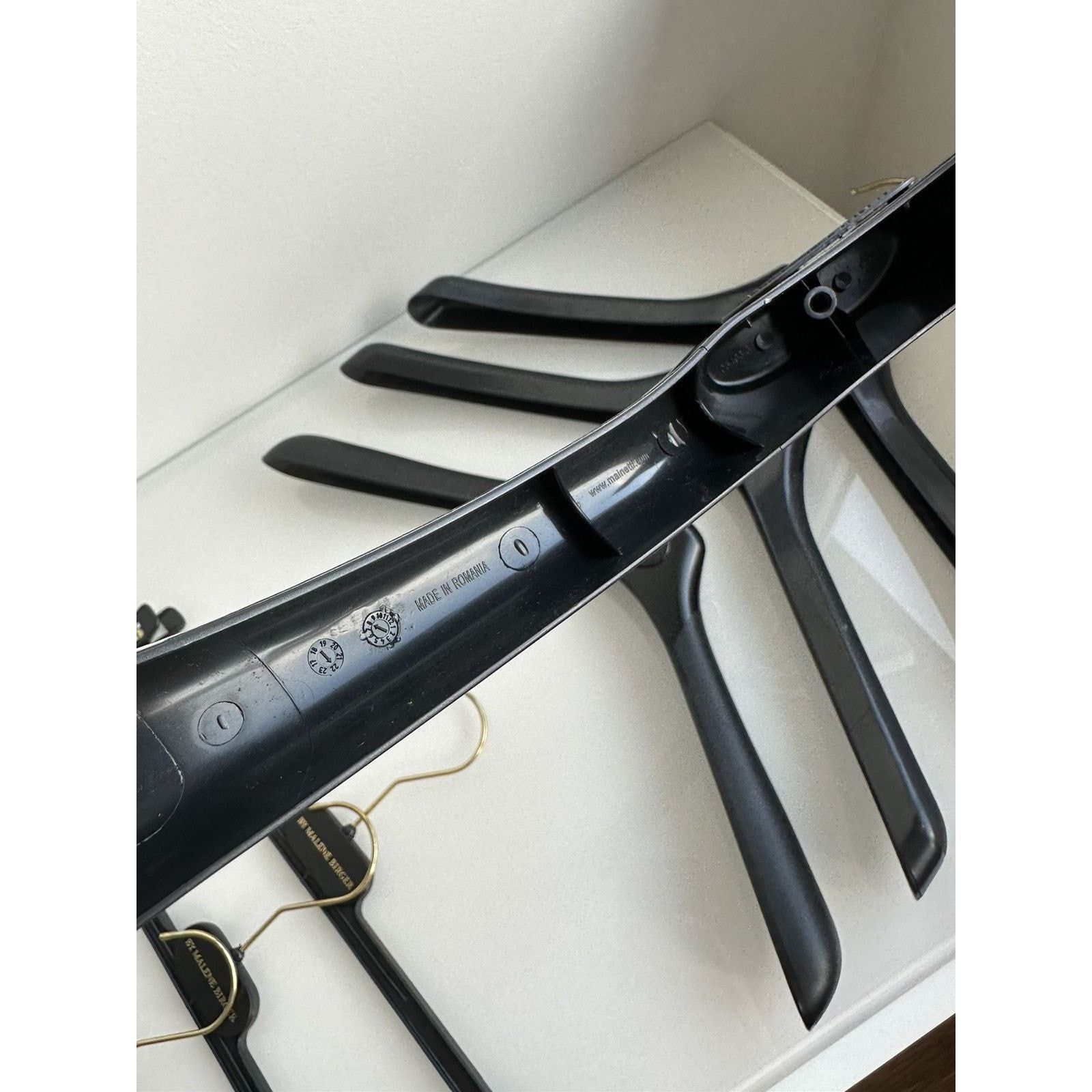 By Malene Birger By malene birger logo premium plastic black hangers Size ONE SIZE - 8 Thumbnail