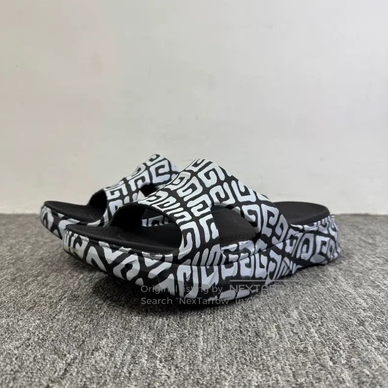 Givenchy Size 43 Full print logo slippers