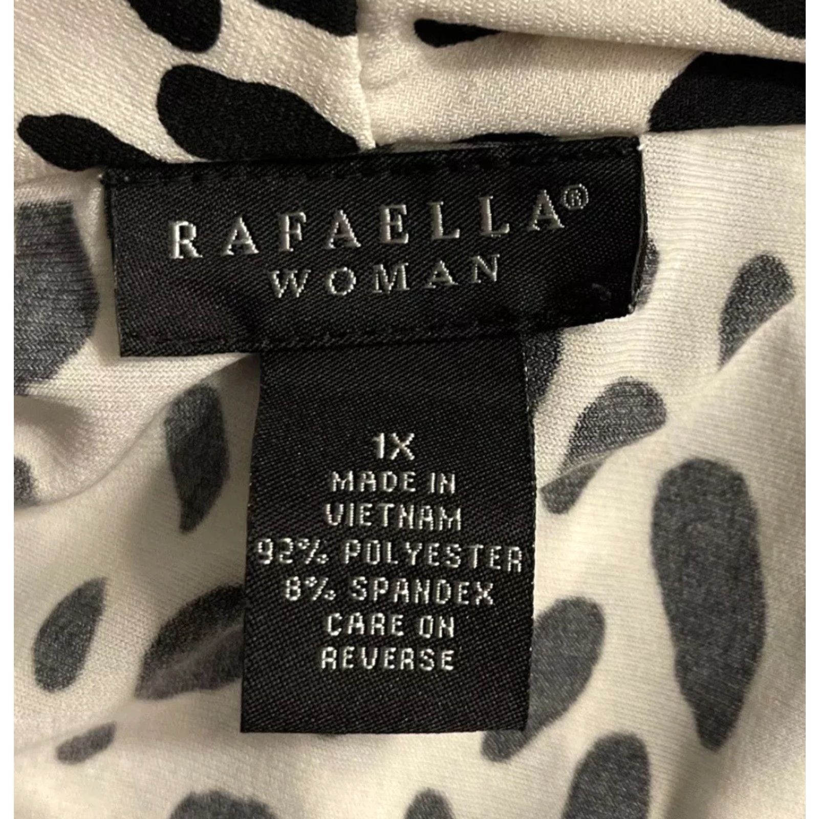 Vintage VINTAGE 1X Rafaella Woman Sleeveless V-Neck Animal Print Ivory & Black Top Womens Size XL / US 12-14 / IT 48-50 - 6 Thumbnail