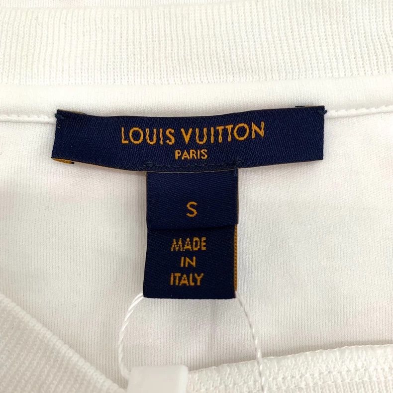 Louis Vuitton Louis Vuitton 22 white lettered logo printed cotton crew n Size S / US 4 / IT 40 - 5 Thumbnail