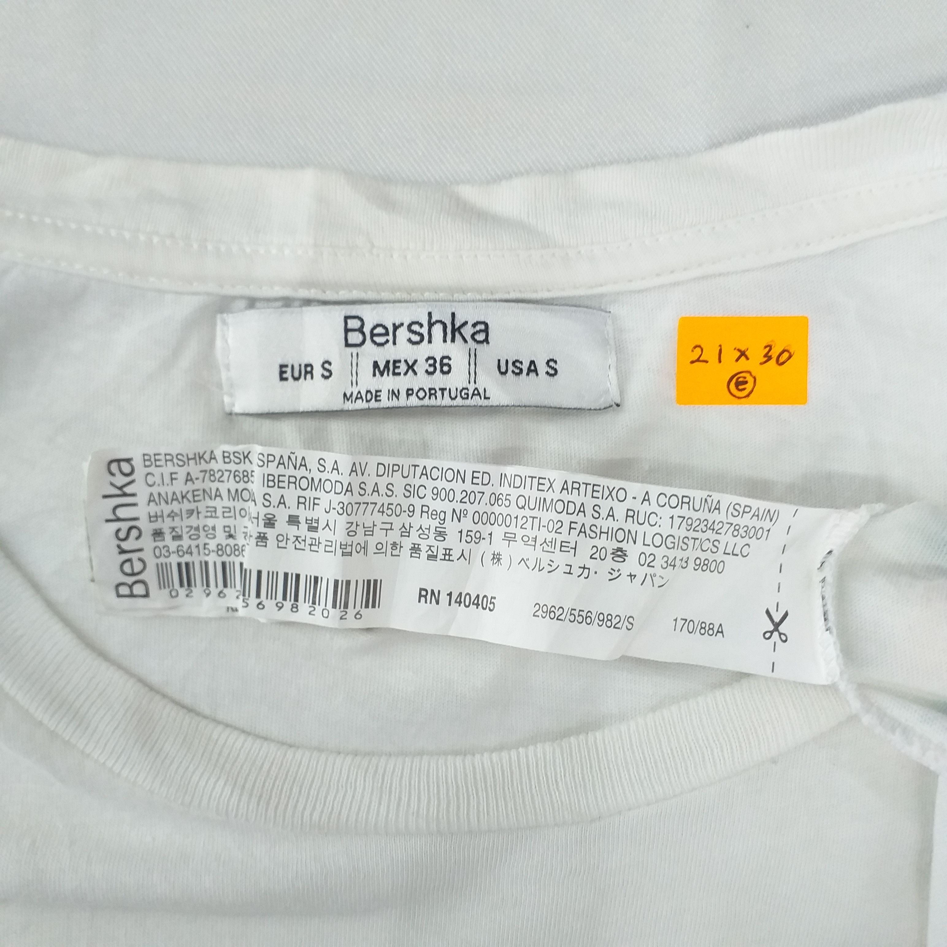 Bershka Bershka Japanese Brand Large Tshirt -E118 Size US S / EU 44-46 / 1 - 3 Thumbnail