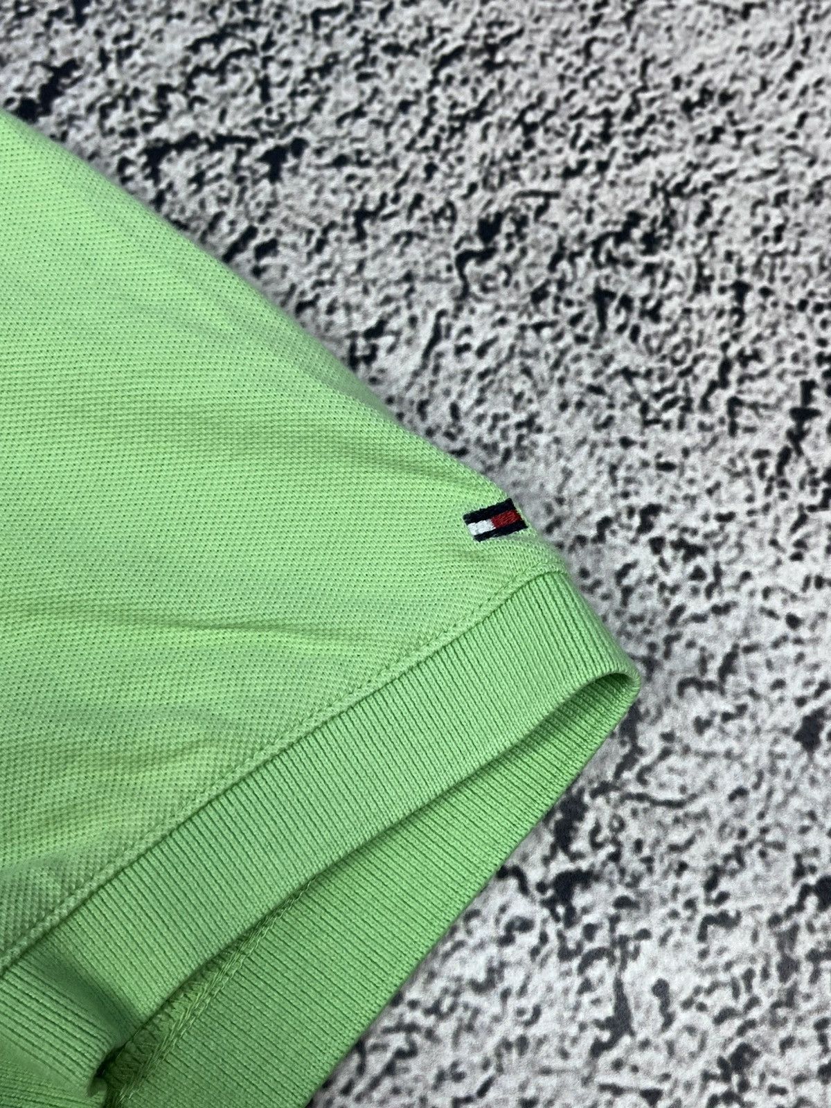 Tommy Hilfiger Vintage Y2K Tommy Hilfiger Polo Chief Keef style size L Size US L / EU 52-54 / 3 - 7 Thumbnail