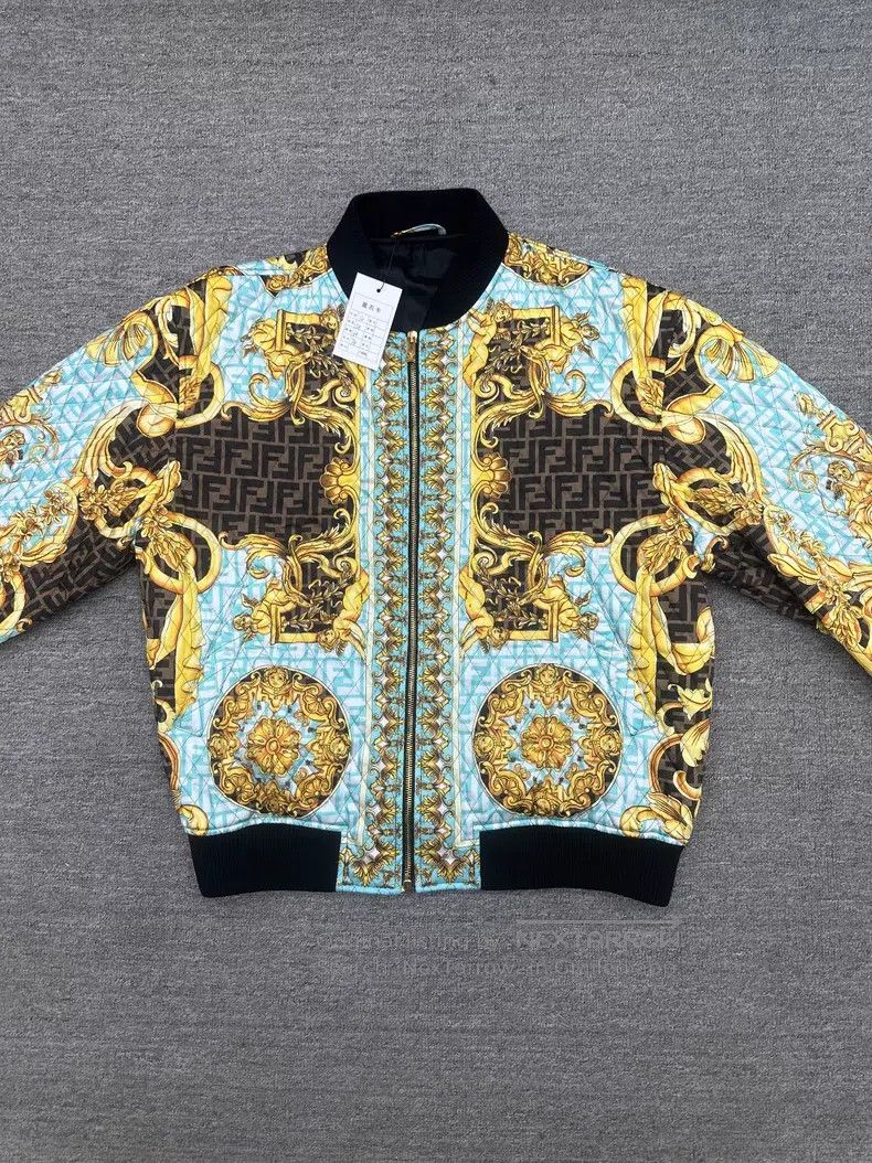 Versace Versace Co-branded cotton clothes Size US L / EU 52-54 / 3 - 1 Thumbnail