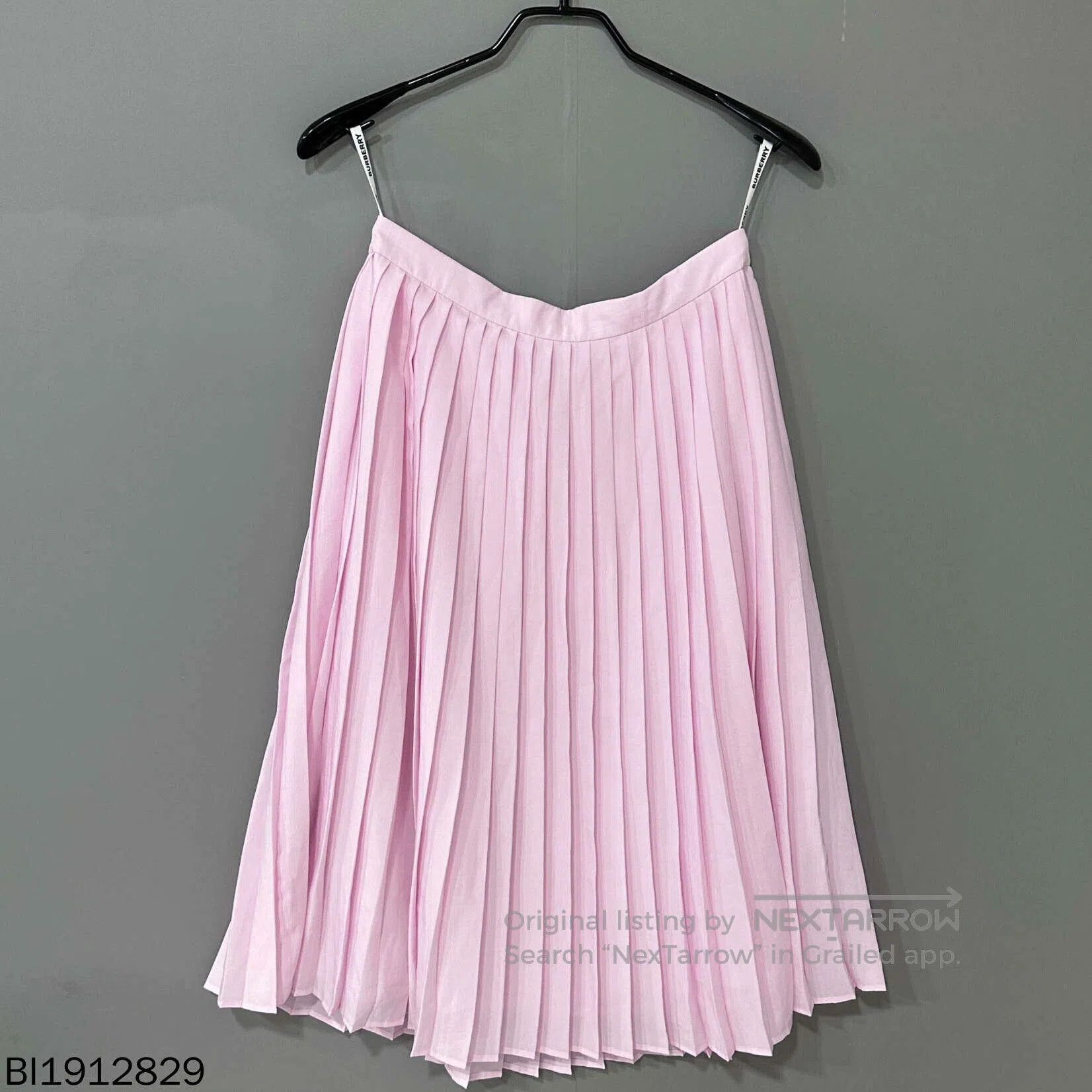 Burberry Burberry Pink Pleated Skirt. Size 35" - 1 Thumbnail