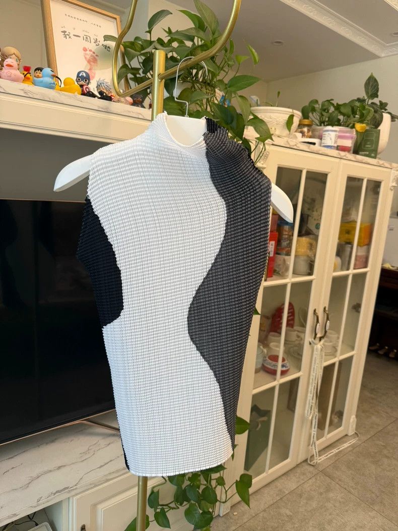 Issey Miyake Issey Miyake size:2 Black and white vest Size M / US 6-8 / IT 42-44 - 5 Thumbnail