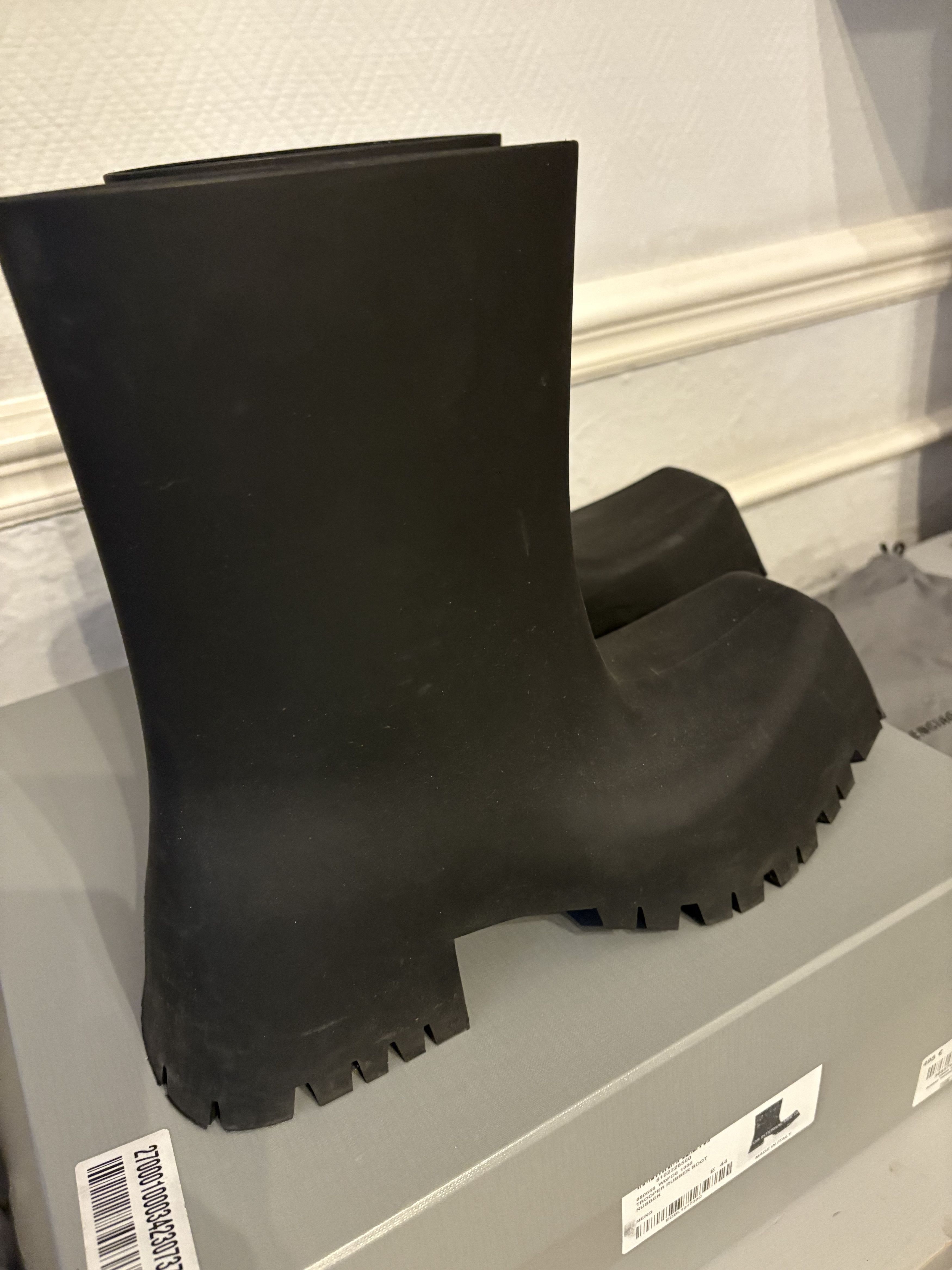 Balenciaga (dont just buy send offers) Balenciaga Trooper rubber boot Size US 11 / EU 44 - 7 Thumbnail