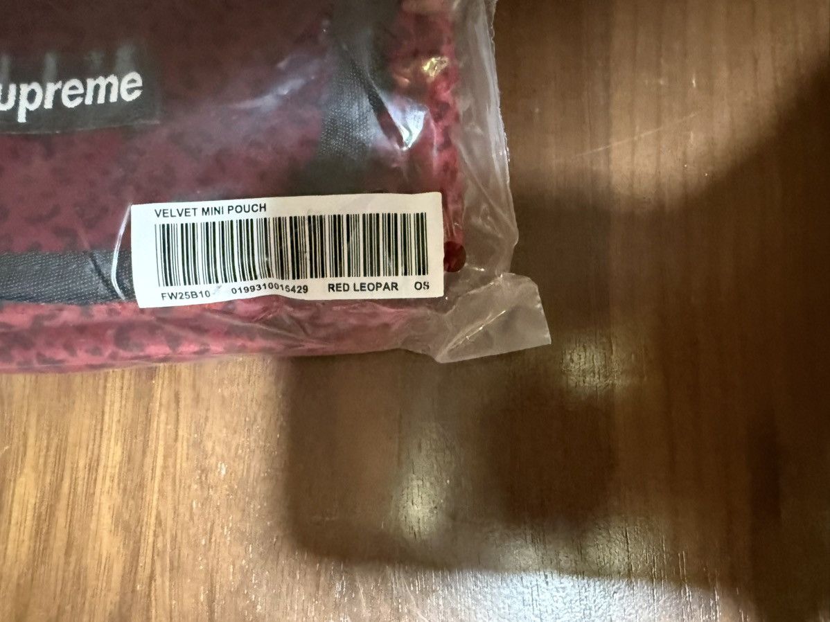 Supreme Supreme Velvet Mini Pouch Red Leopard FW25 Woven Box Logo Size ONE SIZE - 5 Thumbnail