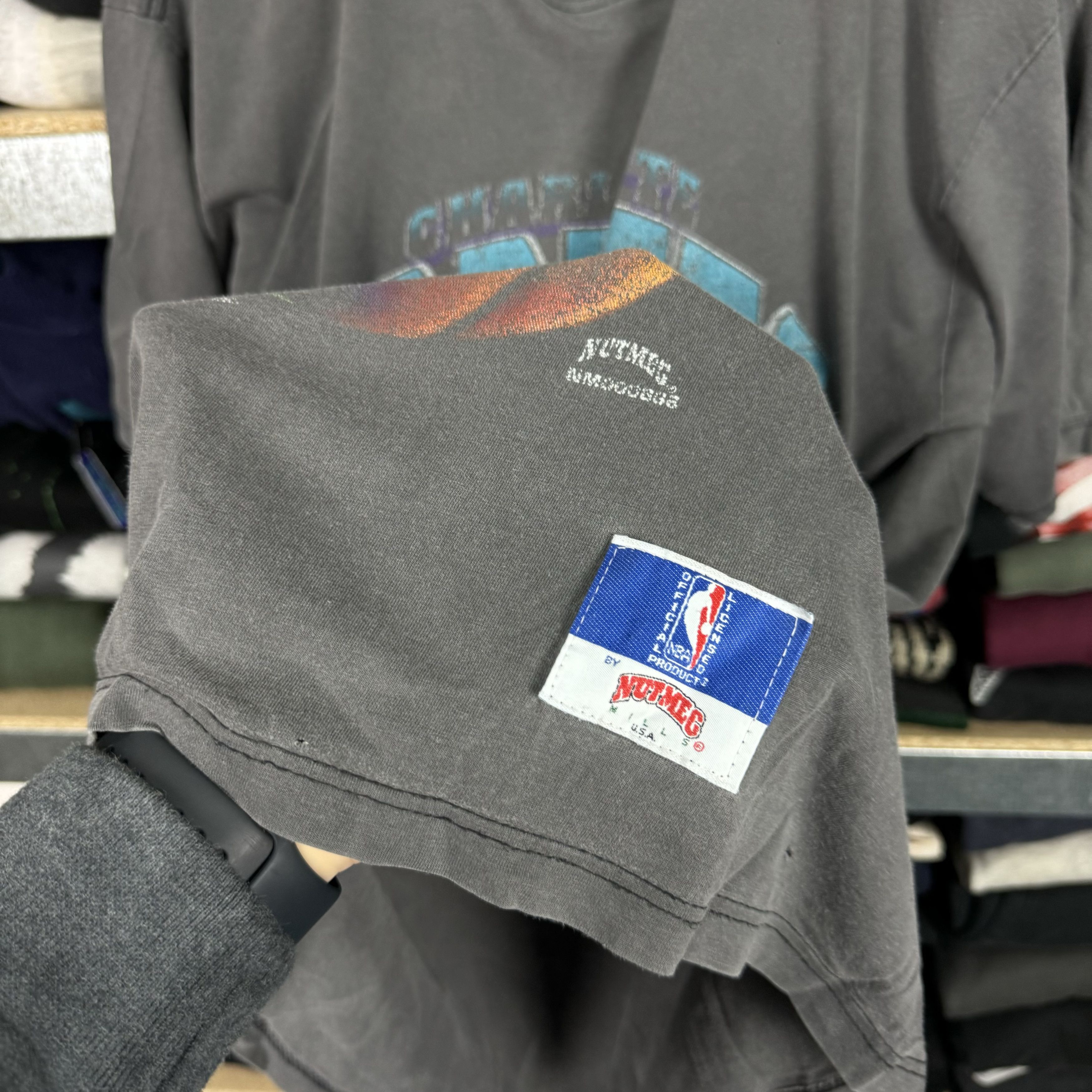 NBA VINTAGE 1993 CHARLOTTE HORNETS NUTMEG FADED T-SHIRT TEE Size US L / EU 52-54 / 3 - 5 Thumbnail