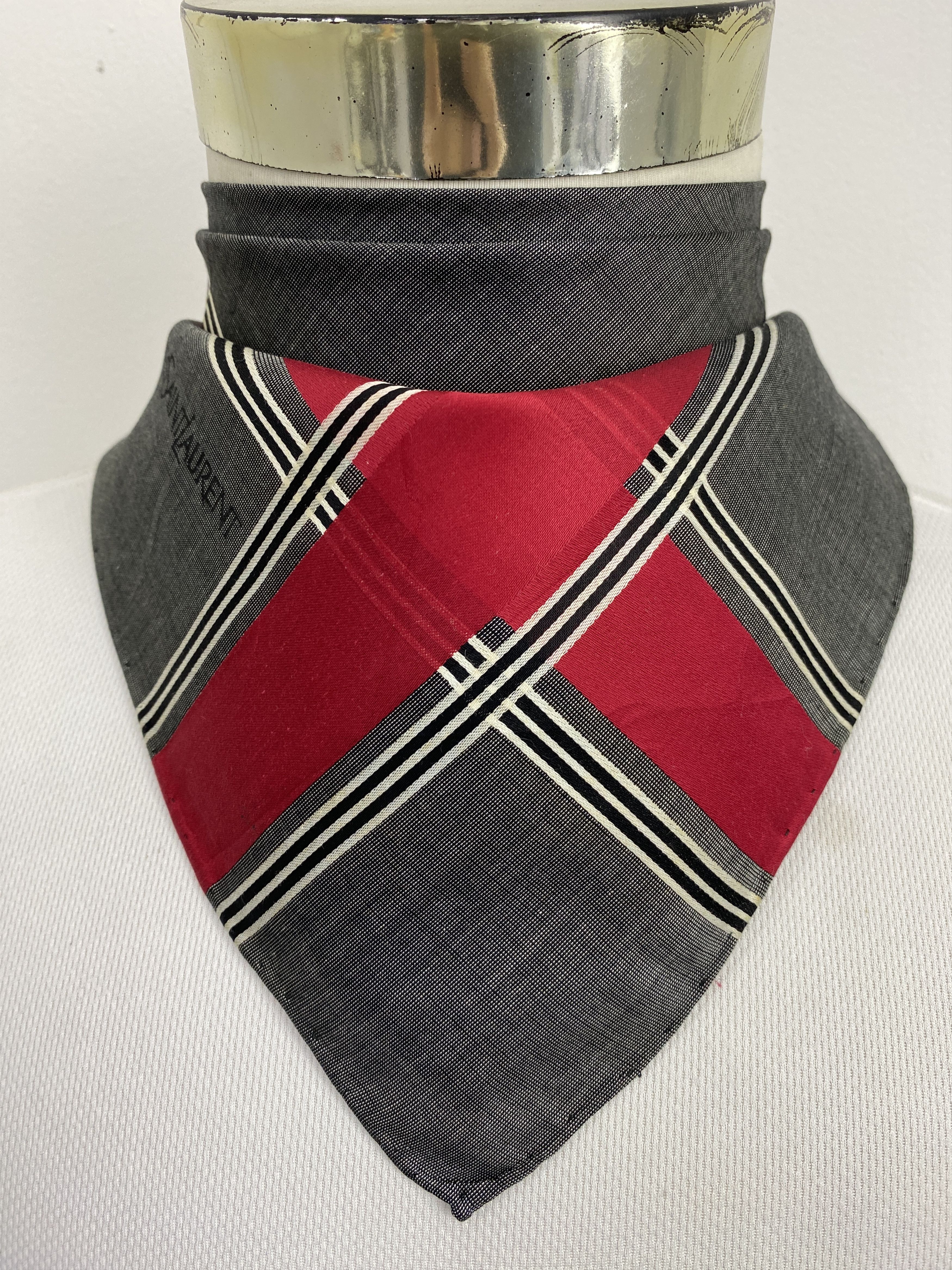 Yves Saint Laurent Yves Saint Laurent Handkerchief / Neckerchief KT0163 Size ONE SIZE - 1 Thumbnail