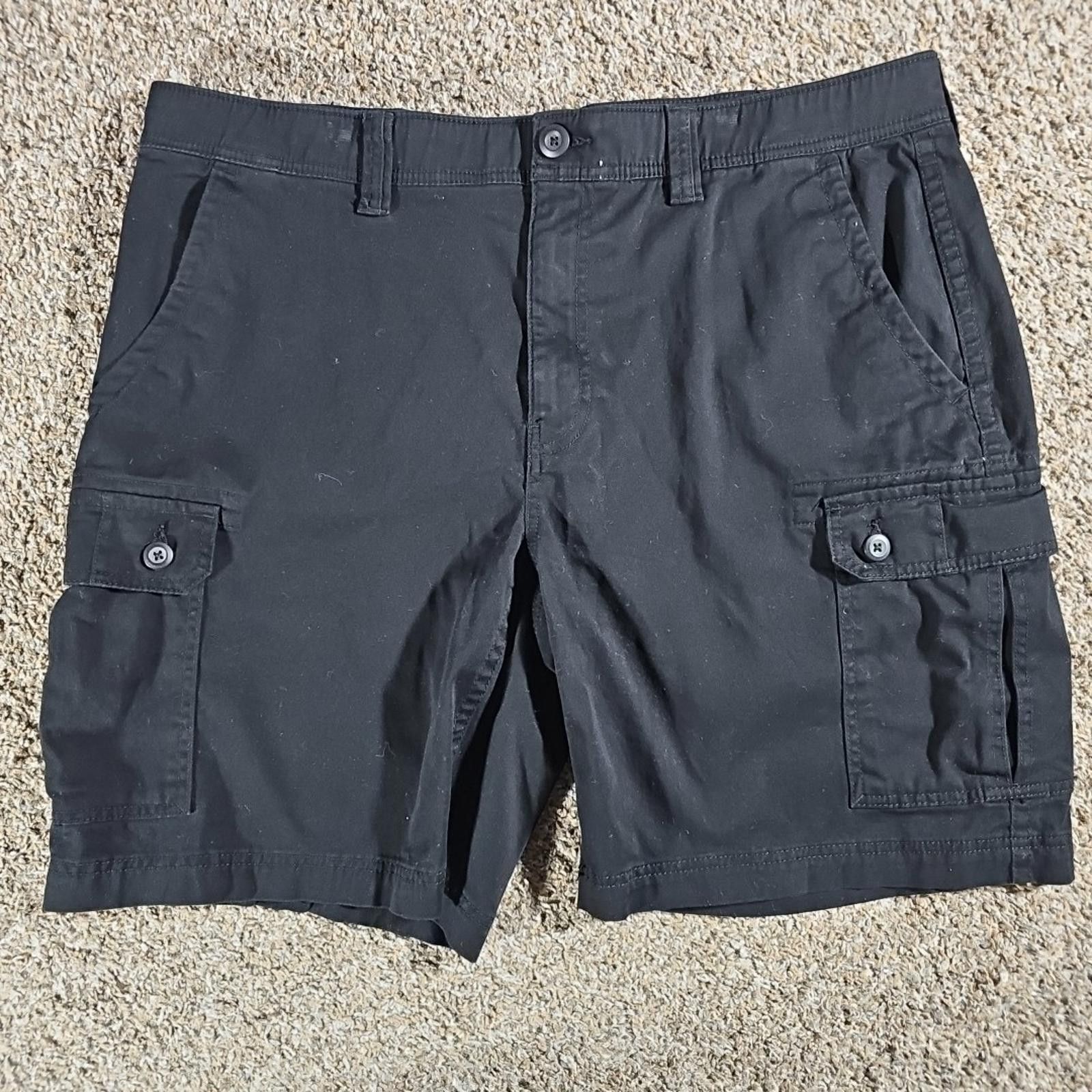 St. Johns Bay St Johns Bay Sz 40 Black Cargo Shorts Size US 40 / EU 56 - 1 Thumbnail