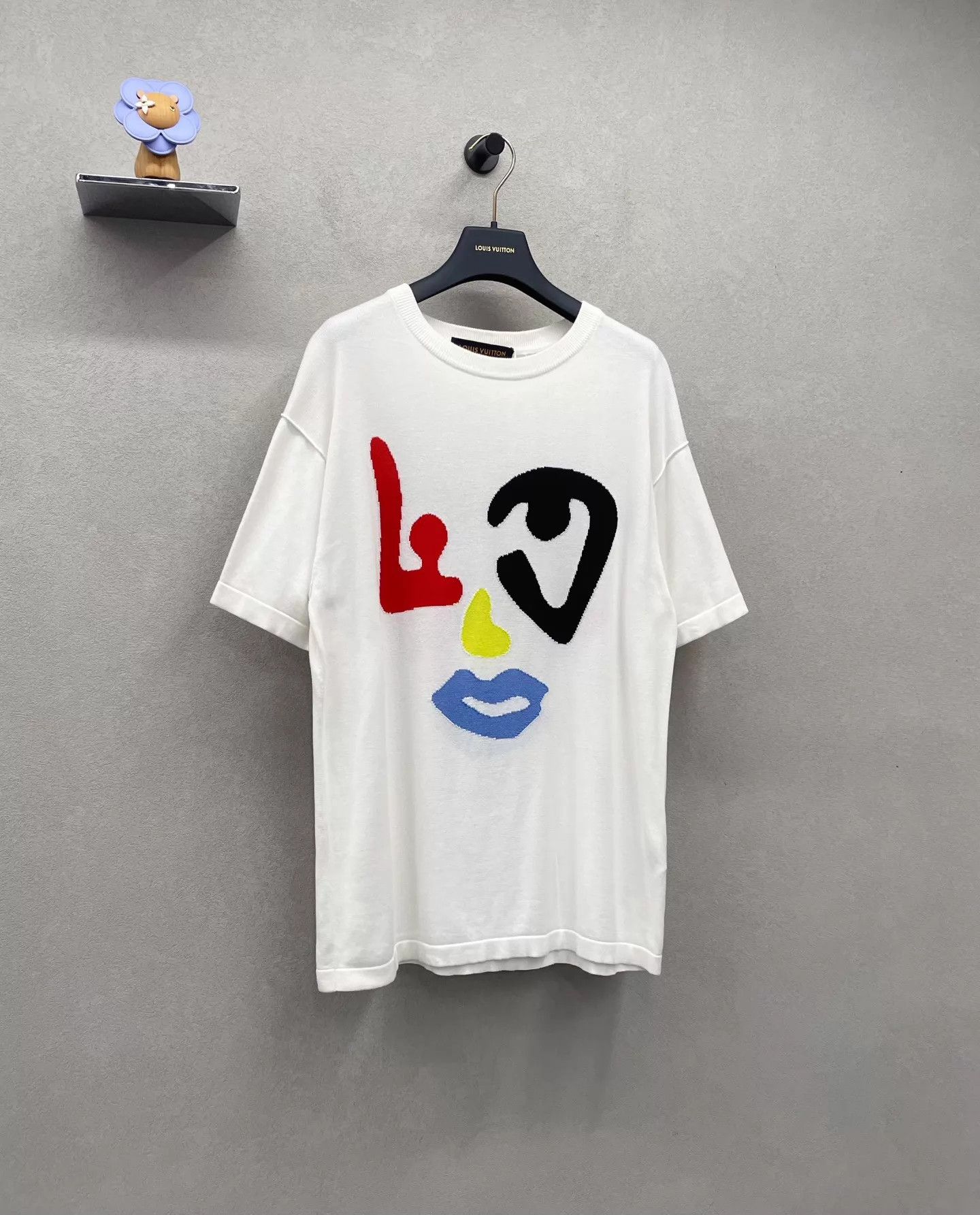 Louis Vuitton LV colorblocked geometric face white short tee M Size US M / EU 48-50 / 2 - 3 Thumbnail