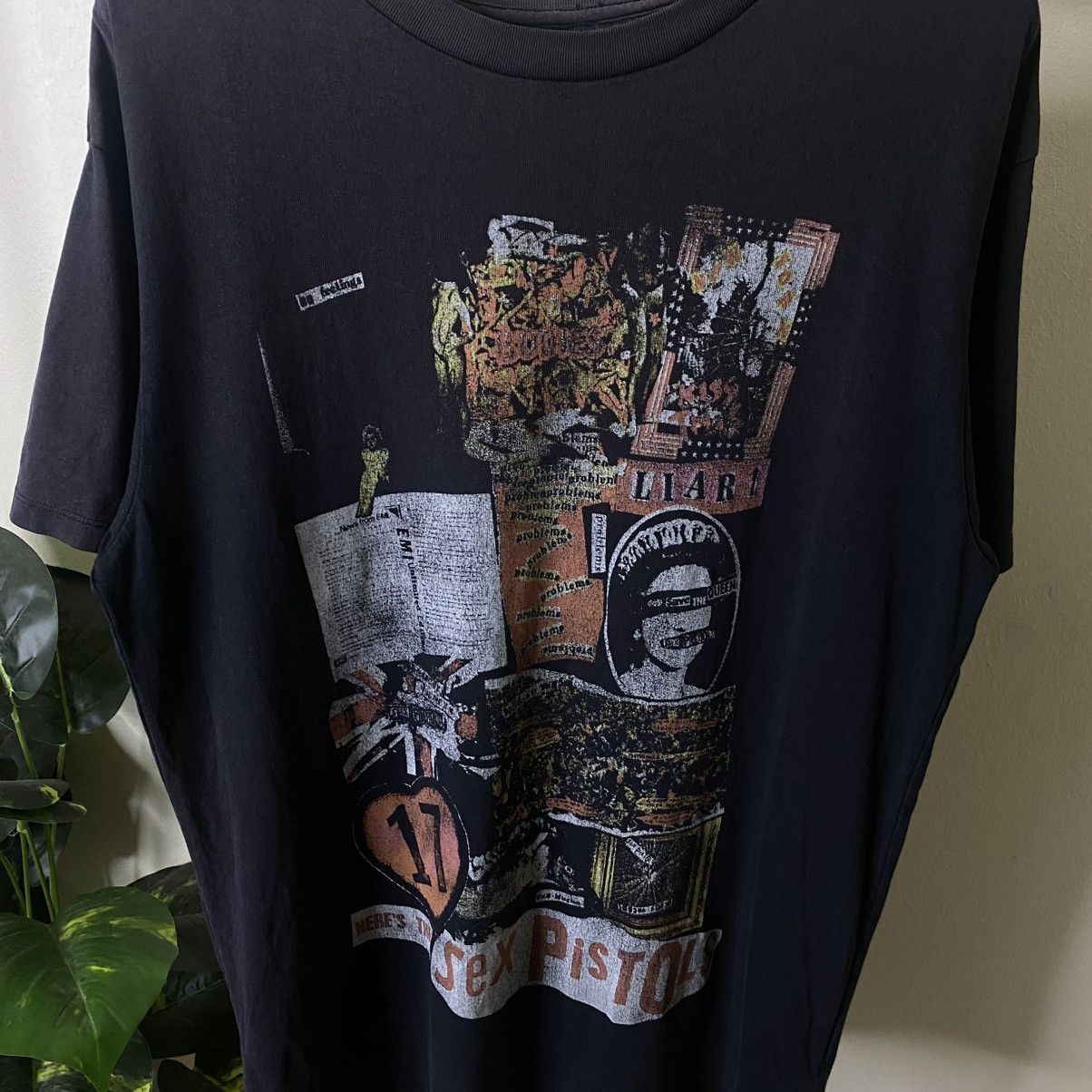 Band Tees Sex Pistols Seditionaries Punk Sid Vicious Faded Black Tee Size US L / EU 52-54 / 3 - 2 Thumbnail