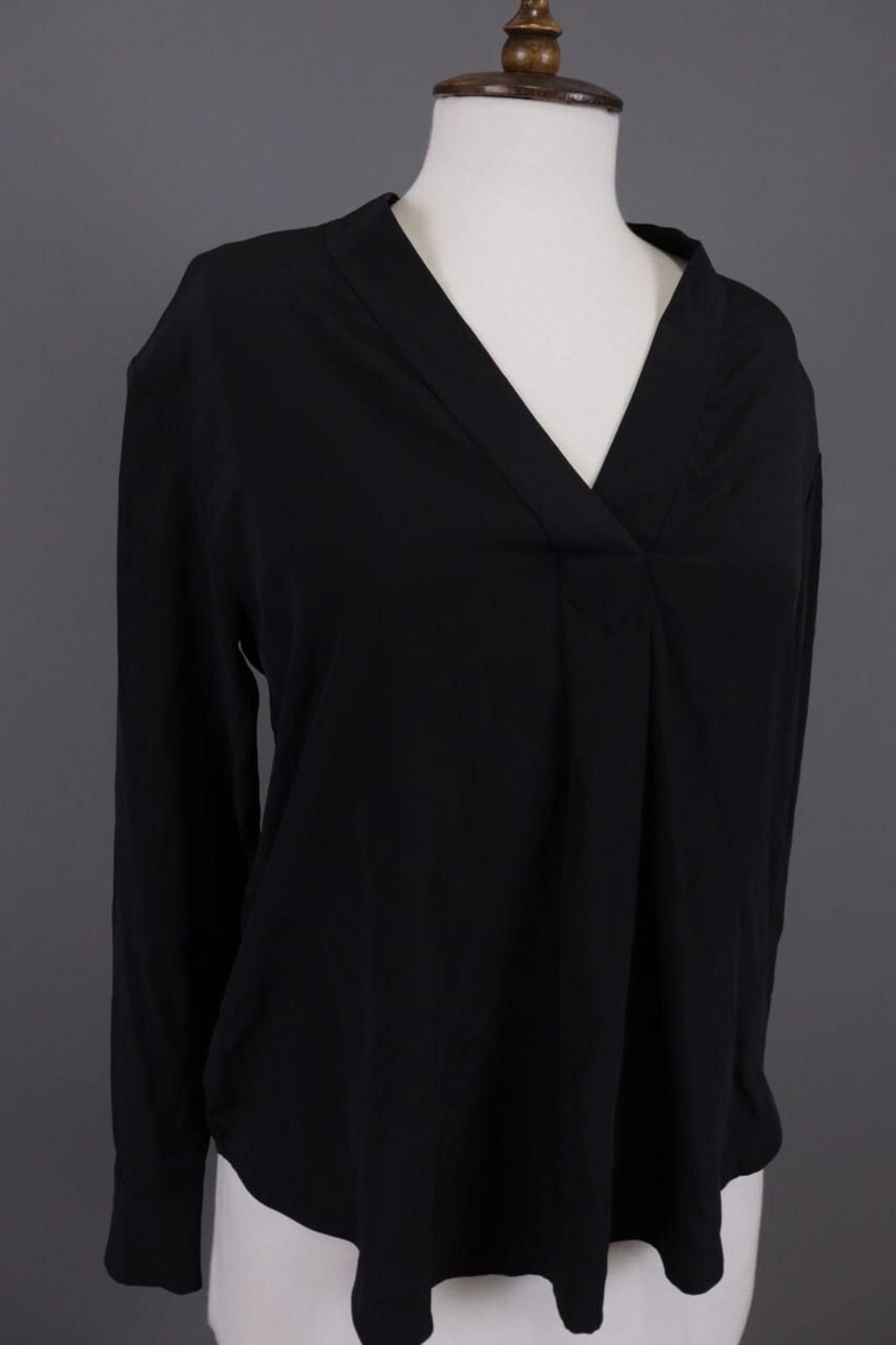 Diane von Furstenberg Ladies Diane von Furstenberg Black V-Neck Top Blouse Size XS Size XS / US 0-2 / IT 36-38 - 5 Thumbnail