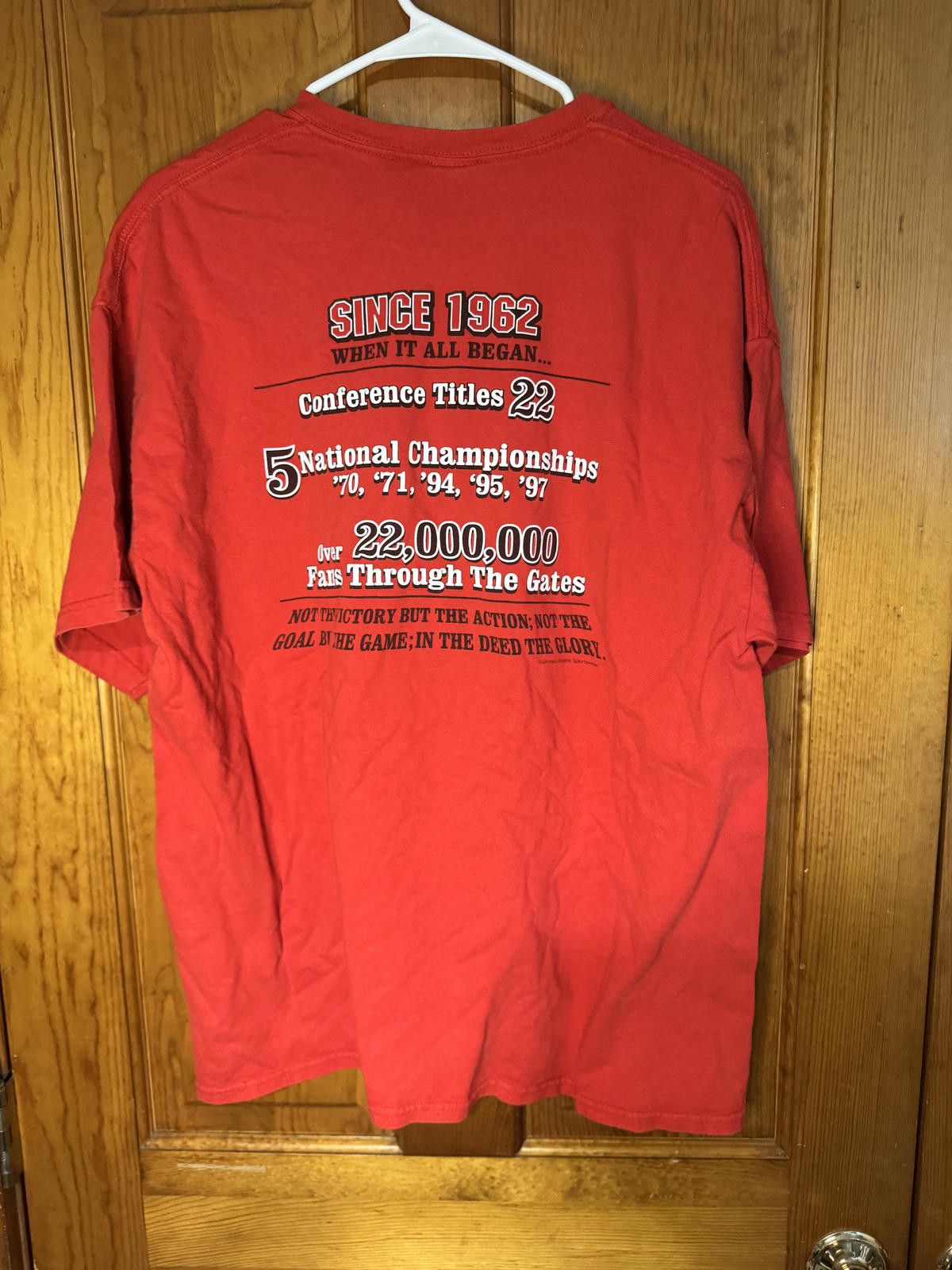 Gildan Nebraska Huskers 300 Consecutive Sellouts Red T-Shirt XL Size ONE SIZE - 2 Thumbnail