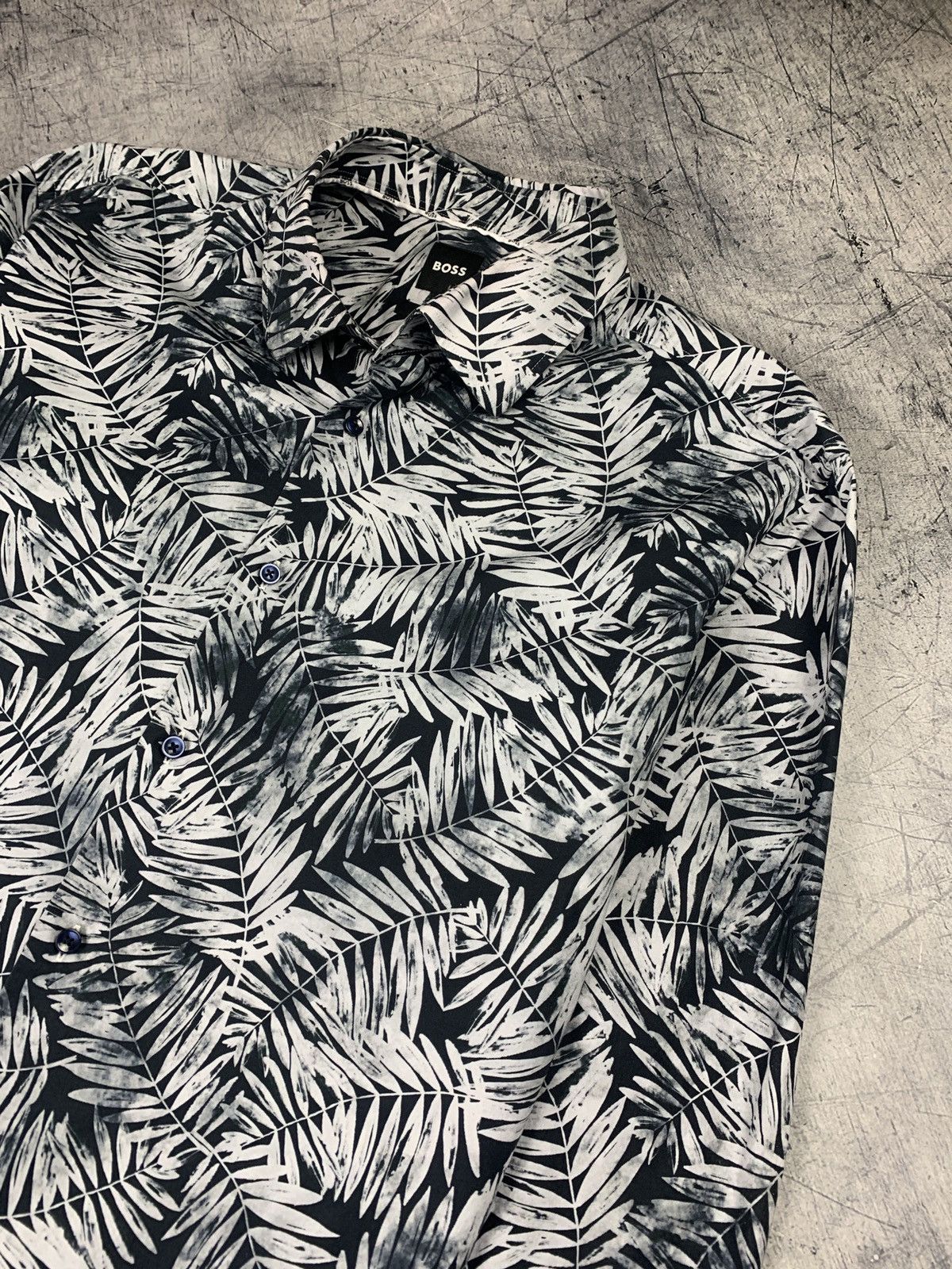 Hugo Boss Hugo Boss Leaf Flower Shirt Buttons-Ups Top L/S Size 43 Size US S / EU 44-46 / 1 - 4 Thumbnail