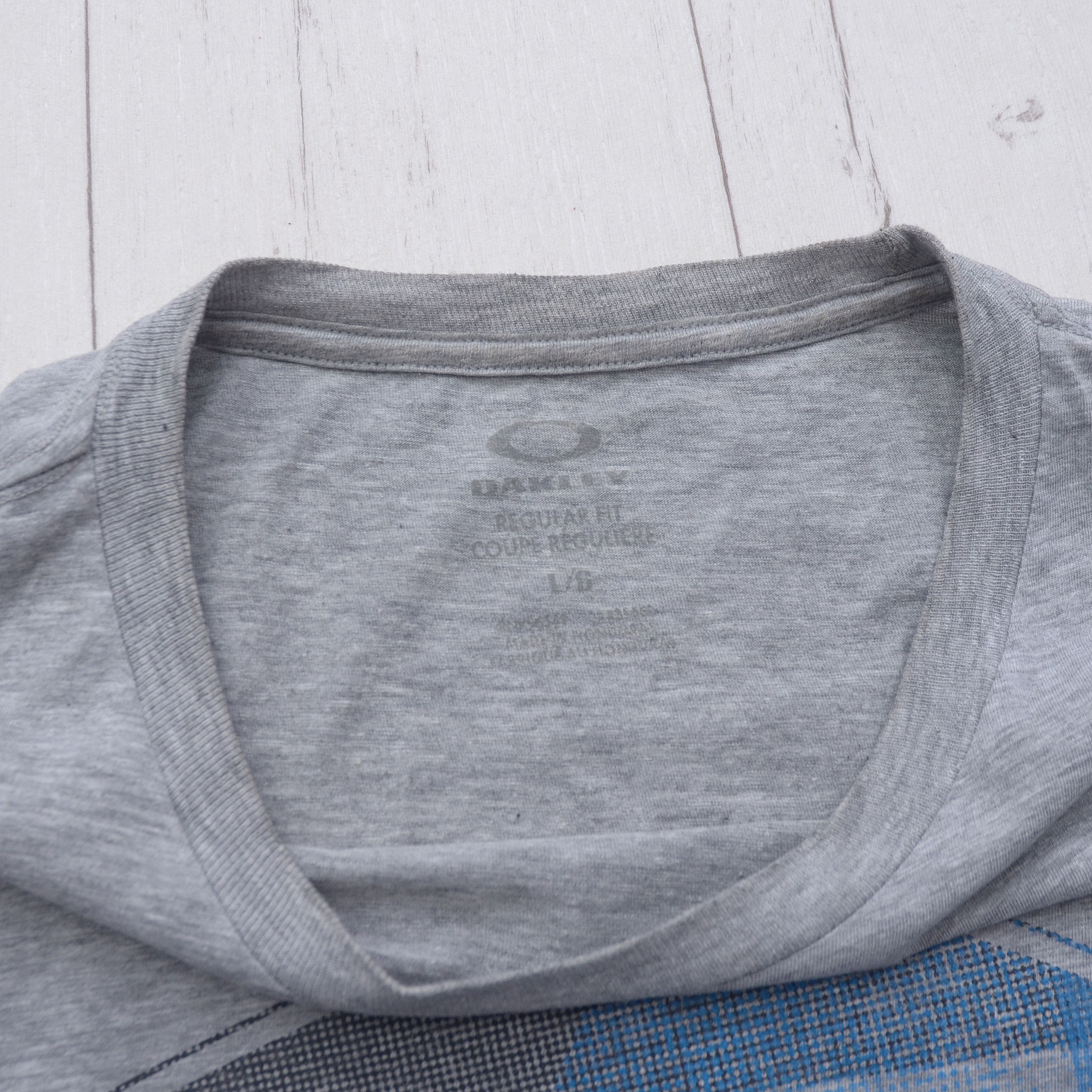 Oakley × Vintage Vintage Oakley Big Logo Tee T-shirt Gray Men's Y2K Style Size US L / EU 52-54 / 3 - 5 Thumbnail
