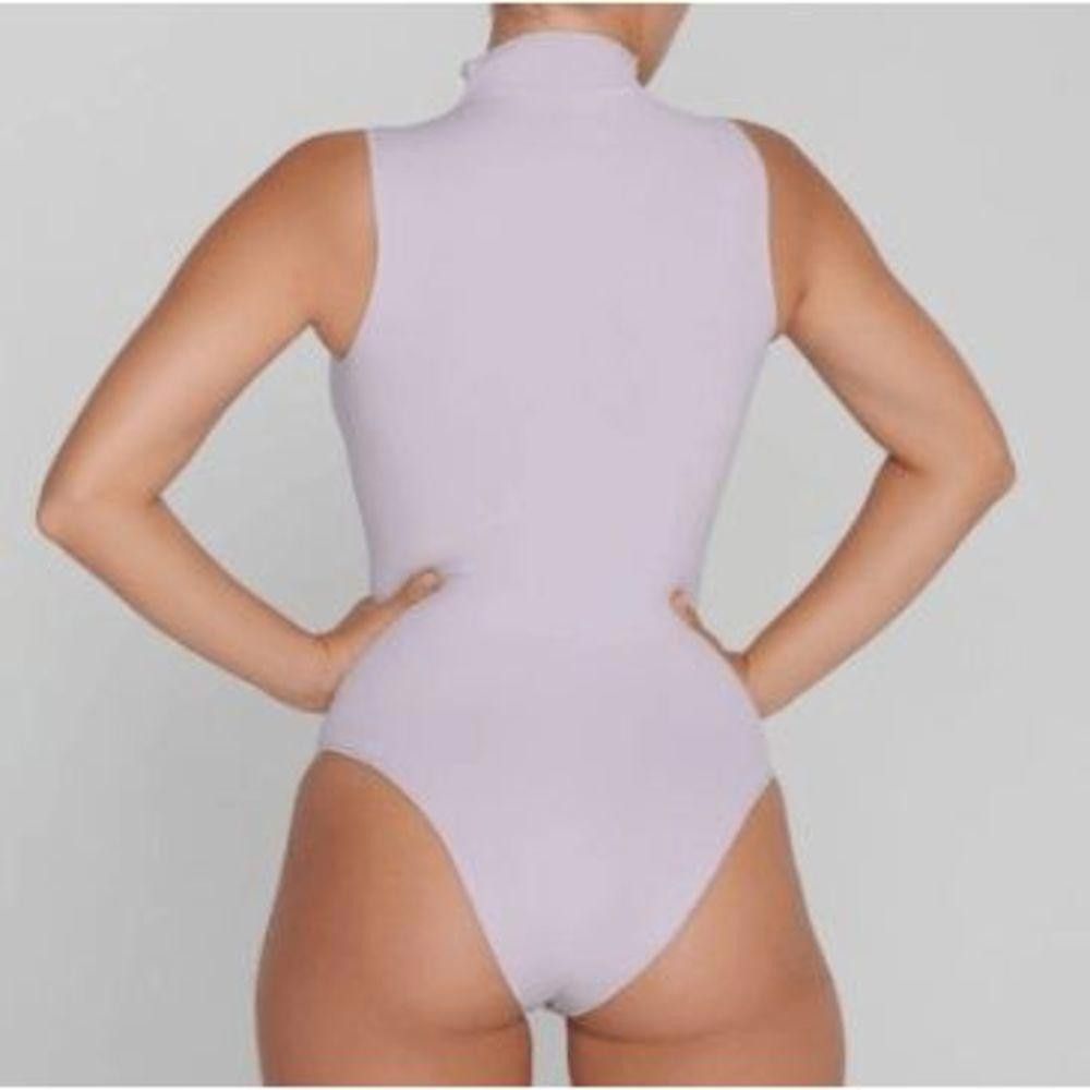 Designer CT1230a Skims Essential Mock Neck Bodysuit Bone S/M Size S / US 4 / IT 40 - 2 Thumbnail
