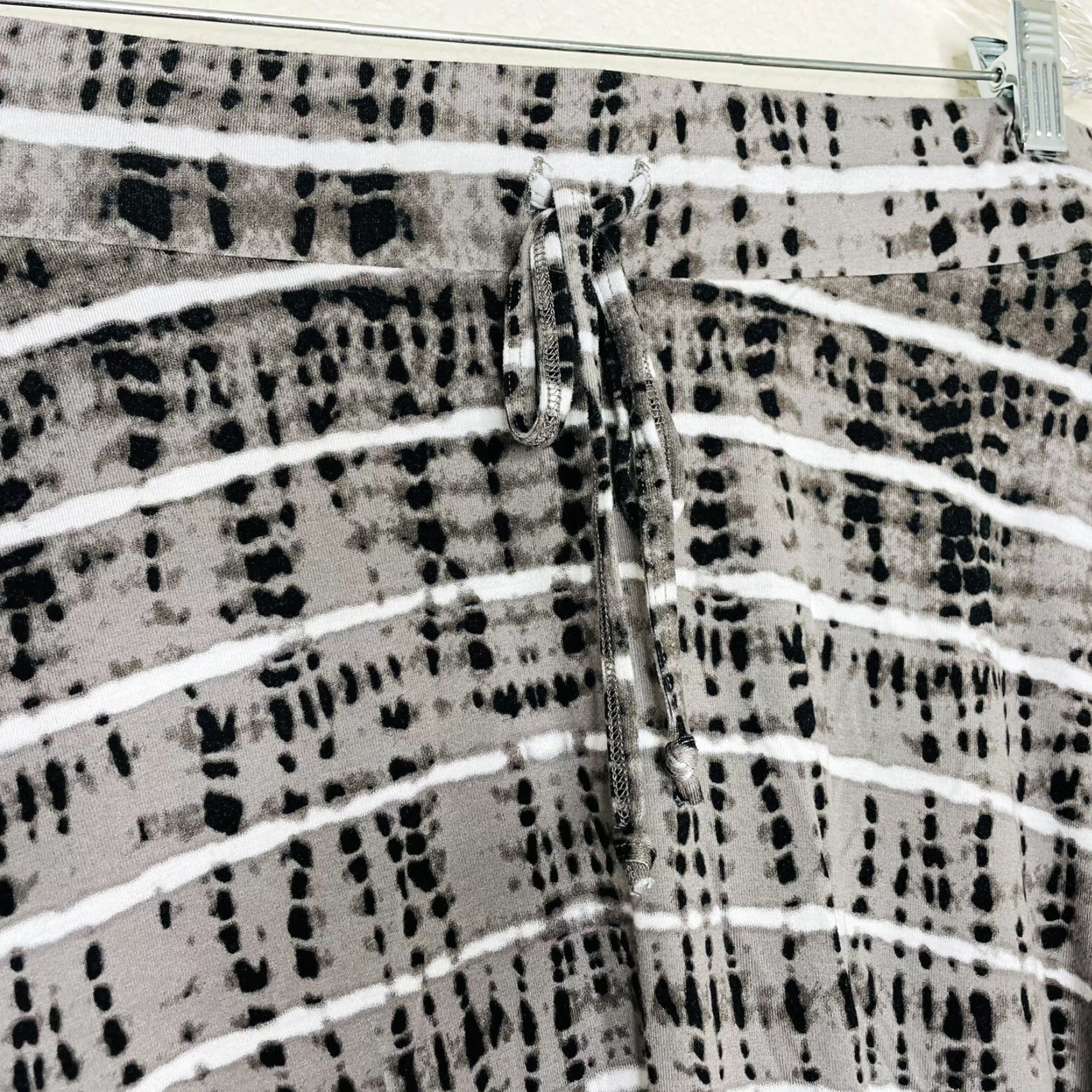 Torrid Torrid Skirt Casual Knee Length Elastic Drawstring High Low Tie Dye Gray Black White Multicolor 0 Plus Women Womens Size 25" / US 0 / IT 36 - 2 Thumbnail