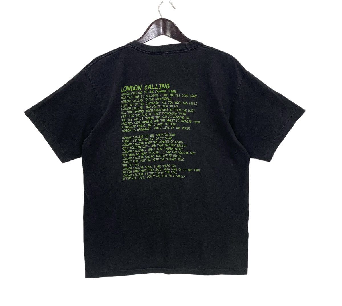 Band Tees 💥VINTAGE THE CLASH punkrock band london calling Y2K shirt Size US L / EU 52-54 / 3 - 2 Thumbnail