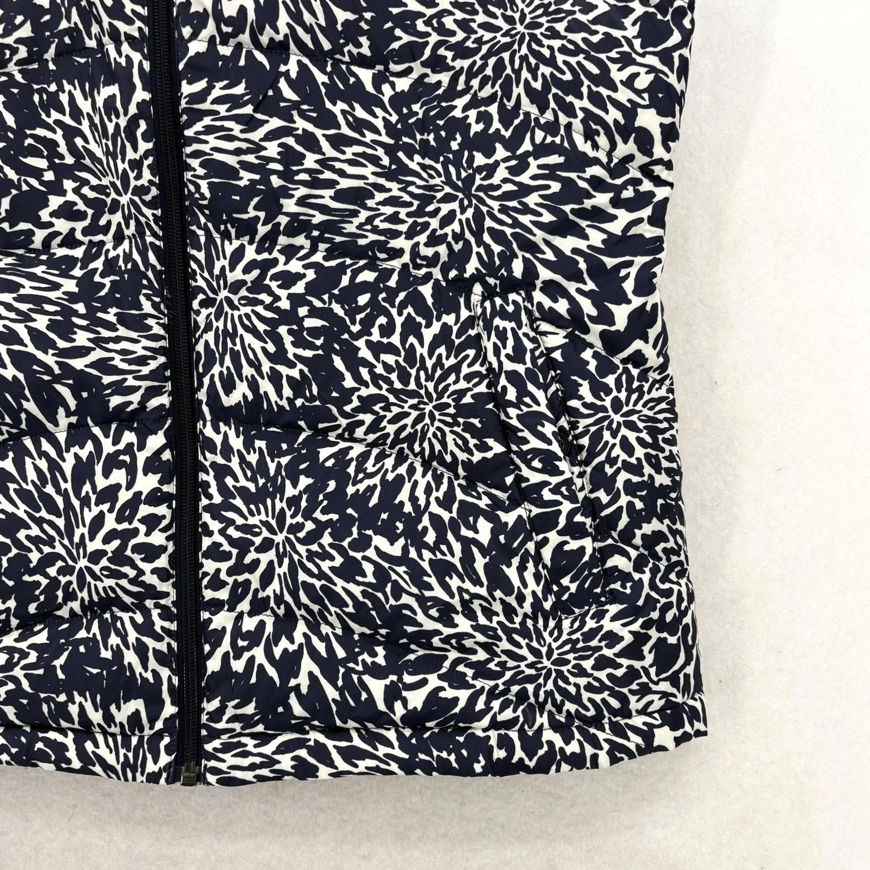 Lands' End Lands' End Quilted Down Vest Womens Medium Blue Floral Zip Puffer Winter Warm Size M / US 6-8 / IT 42-44 - 3 Thumbnail