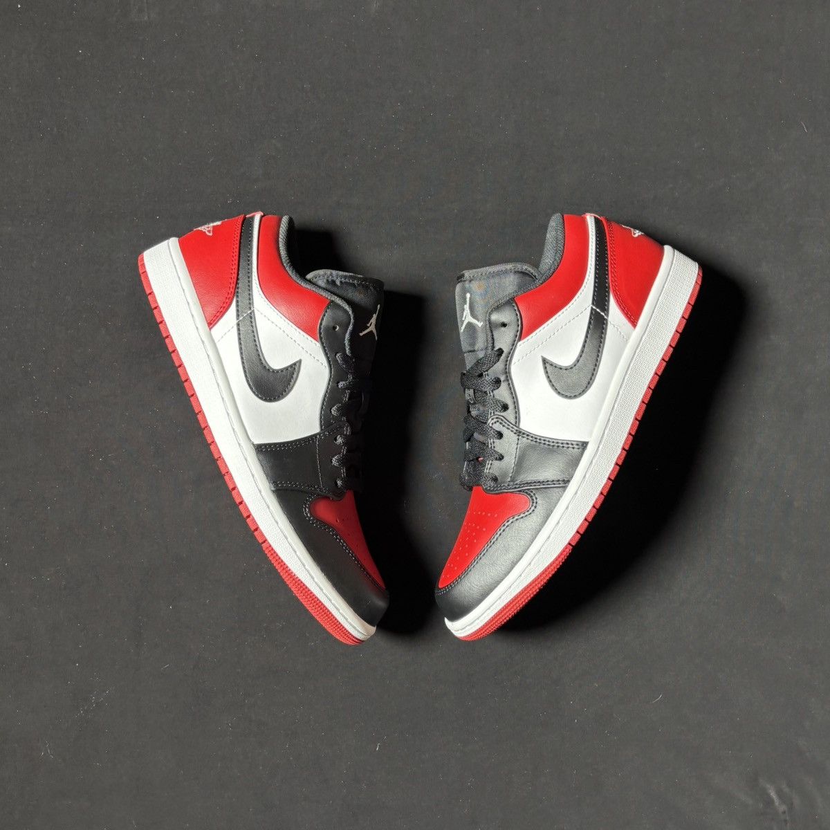 Jordan Brand JORDAN 1 LOW BRED TOE SIZE 8.5 Size US 8.5 / EU 41-42 - 1 Thumbnail