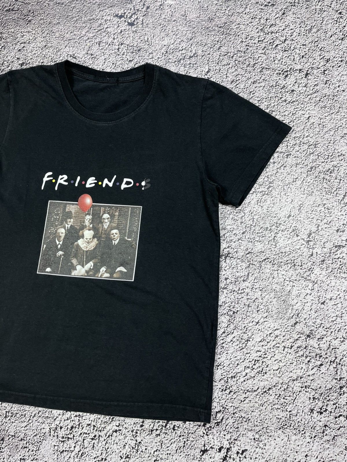 Vintage Vintage Y2K Frineds Pennywise Horror logo tee size M Size US M / EU 48-50 / 2 - 4 Thumbnail