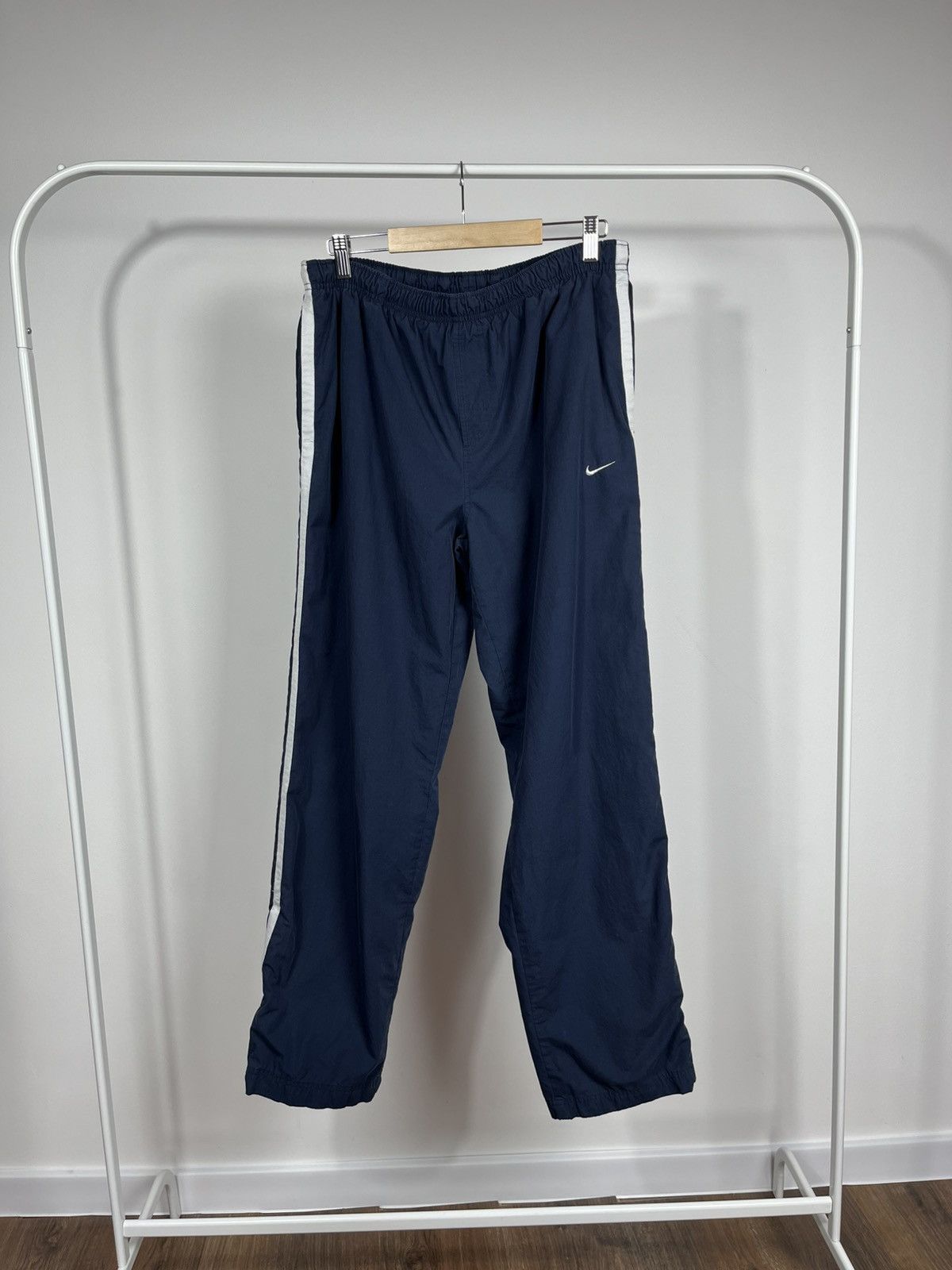 Nike Vintage Nike navy blue track pants with white side stripes L Size US 34 / EU 50 - 1 Thumbnail