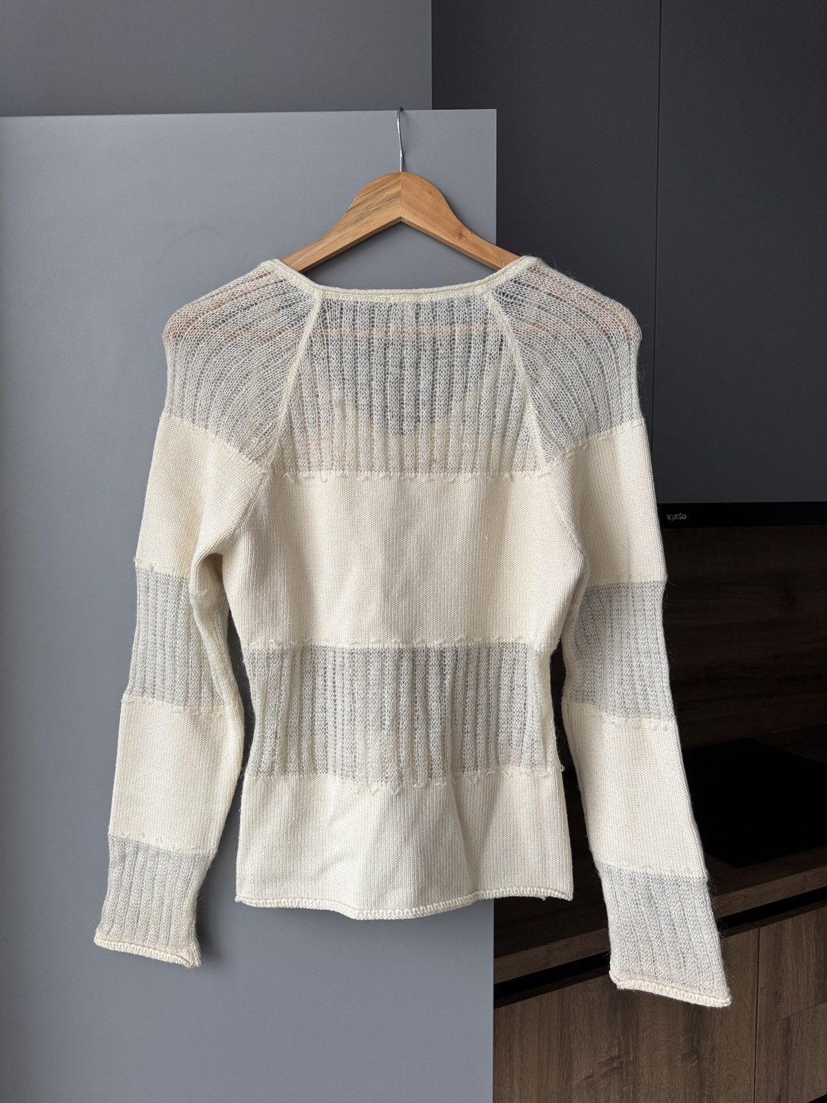 Versace Vintage Versace Sport Knit Logo V-Neck Beige Sweater Size S / US 4 / IT 40 - 8 Thumbnail
