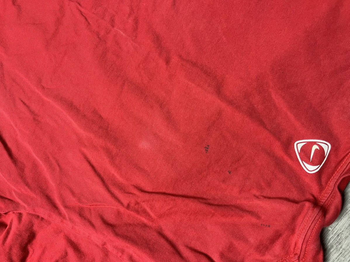 Nike Vintage Nike Manchester United Tshirt Red Devils Size Large Size US L / EU 52-54 / 3 - 6 Thumbnail