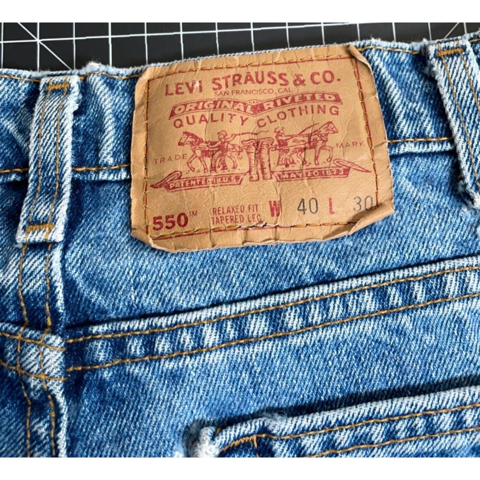 Levi's VINTAGE Levi's Jeans Tapered Fit 550 Men's 37 x 27 Blue 90s Grunge Retro Size US 37 - 3 Thumbnail
