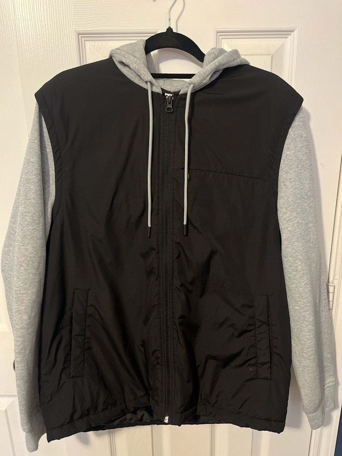 Other Black and gray zip up hoodie Size US M / EU 48-50 / 2 - 1 Thumbnail