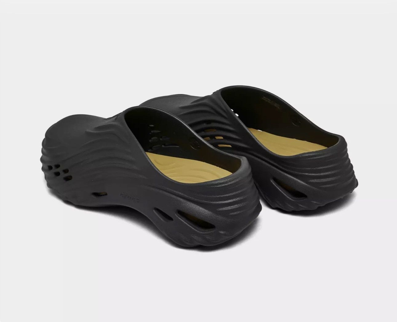 Crocs Size 11 - Crocs Echo Wave Black Sand Size US 11 / EU 44 - 3 Thumbnail