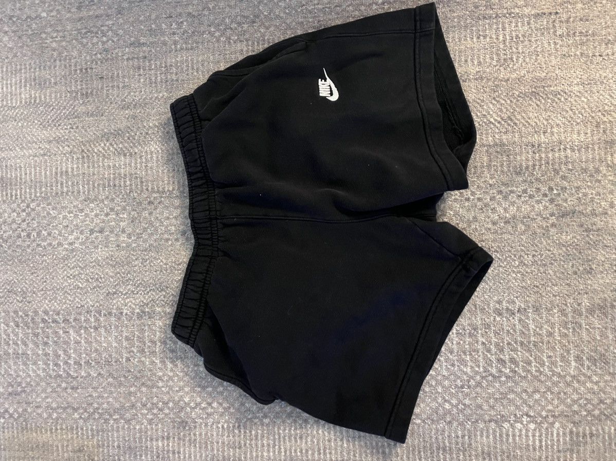 Nike Black Nike shorts Size US 32 / EU 48 - 1 Preview