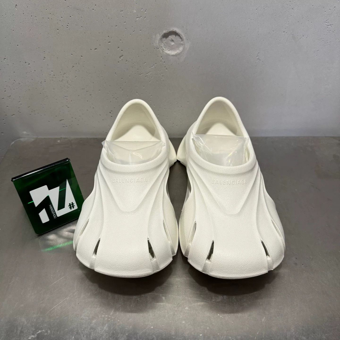 Balenciaga Balenciaga White Sandals 39 Women Size US 8.5 / IT 38.5 - 1 Thumbnail