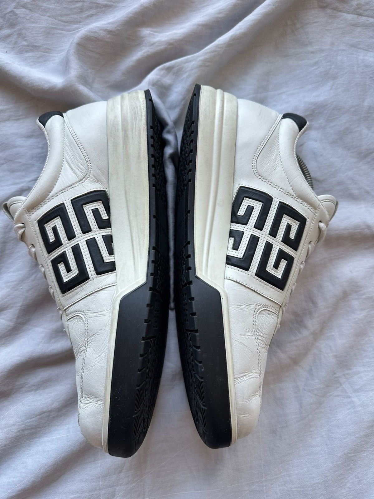 Givenchy Givenchy G4 Leather Sneakers White Size US 11 / EU 44 - 3 Thumbnail