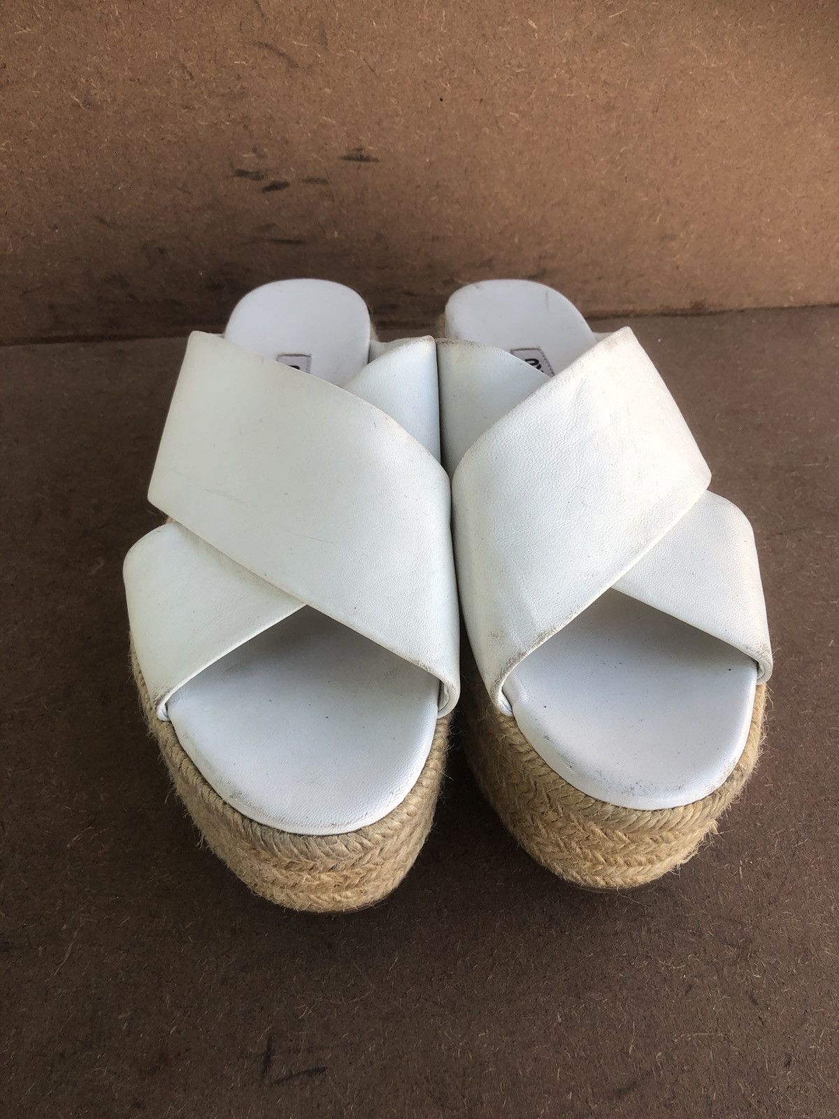 サンダル・ミュール Miu Miu White Leather Thong Sandals Leather thong sandals in white - Miu Miu | Mytheresa