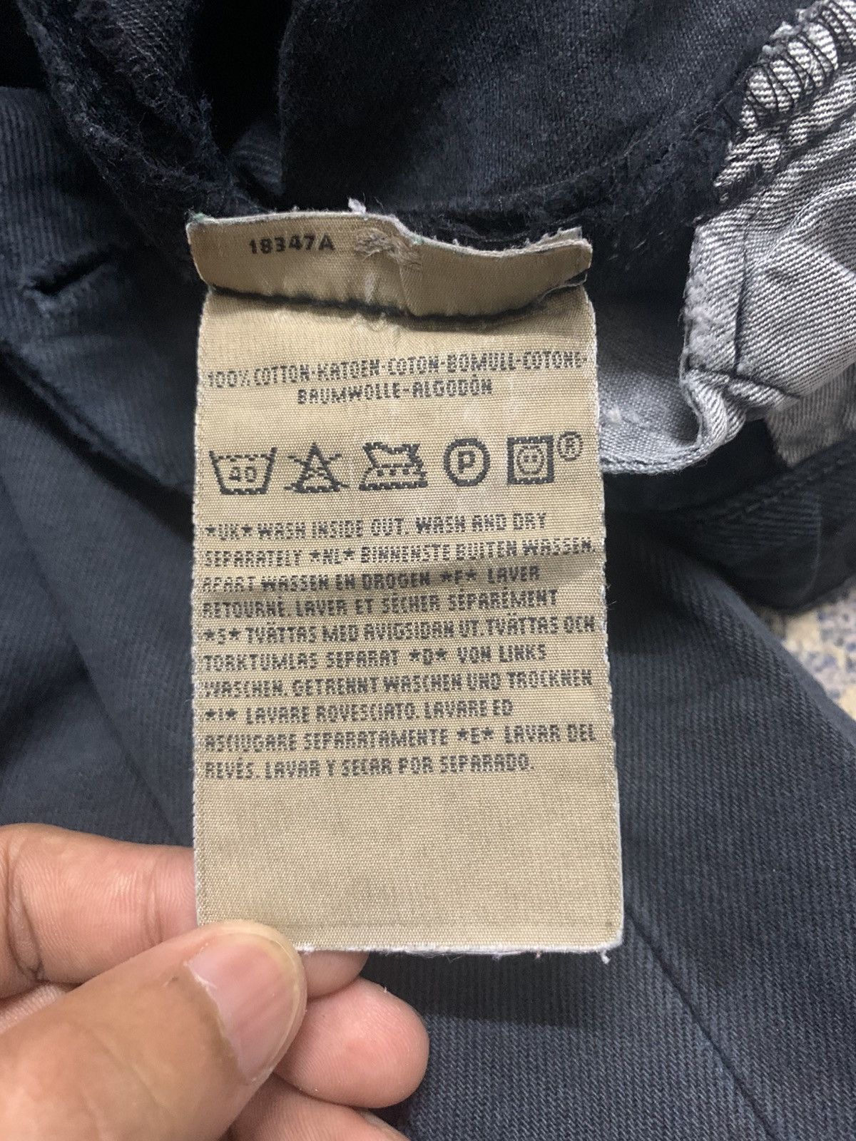 Levi's VINTAGE LEVI'S 501 FADED RIPPED JEAN BLACK WASH Size US 33 - 11 Thumbnail
