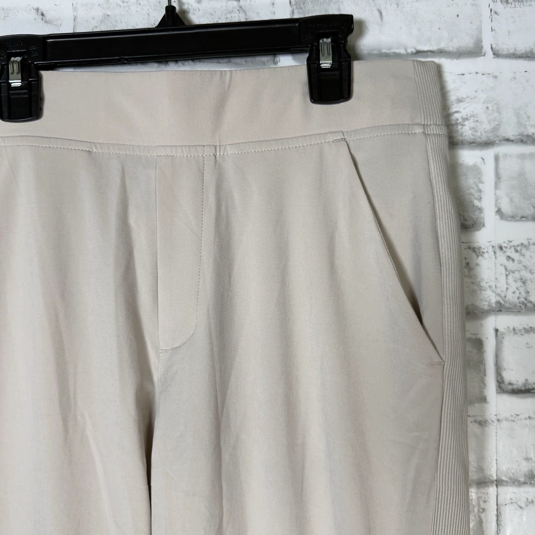 Athleta Athleta Athletic Pants Womens Size 6 Beige Polyester Size 28" / US 6 / IT 42 - 2 Thumbnail