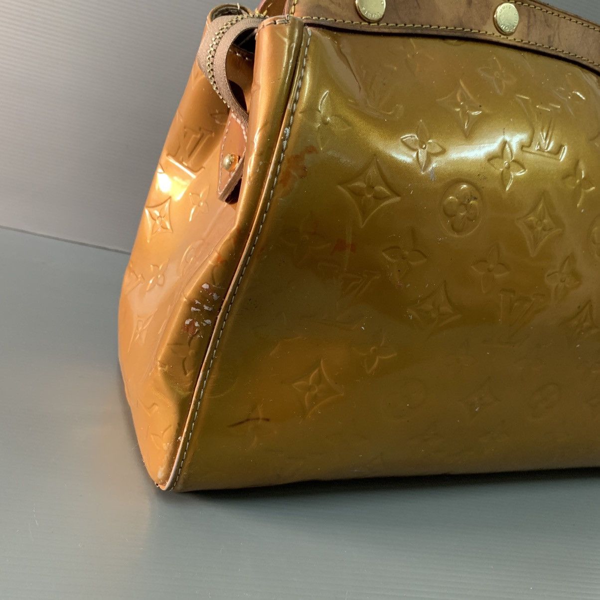 Louis Vuitton Louis Vuitton Monogram Vernis Brea PM Gold Handbag Size ONE SIZE - 3 Thumbnail