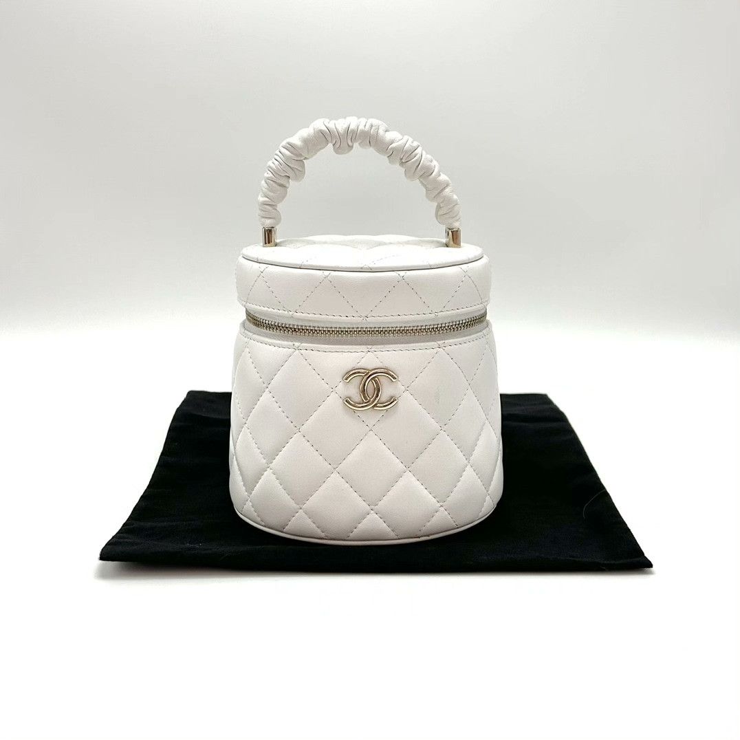 Chanel Pre-loved Bag Very good condition Size ONE SIZE - 1 Thumbnail
