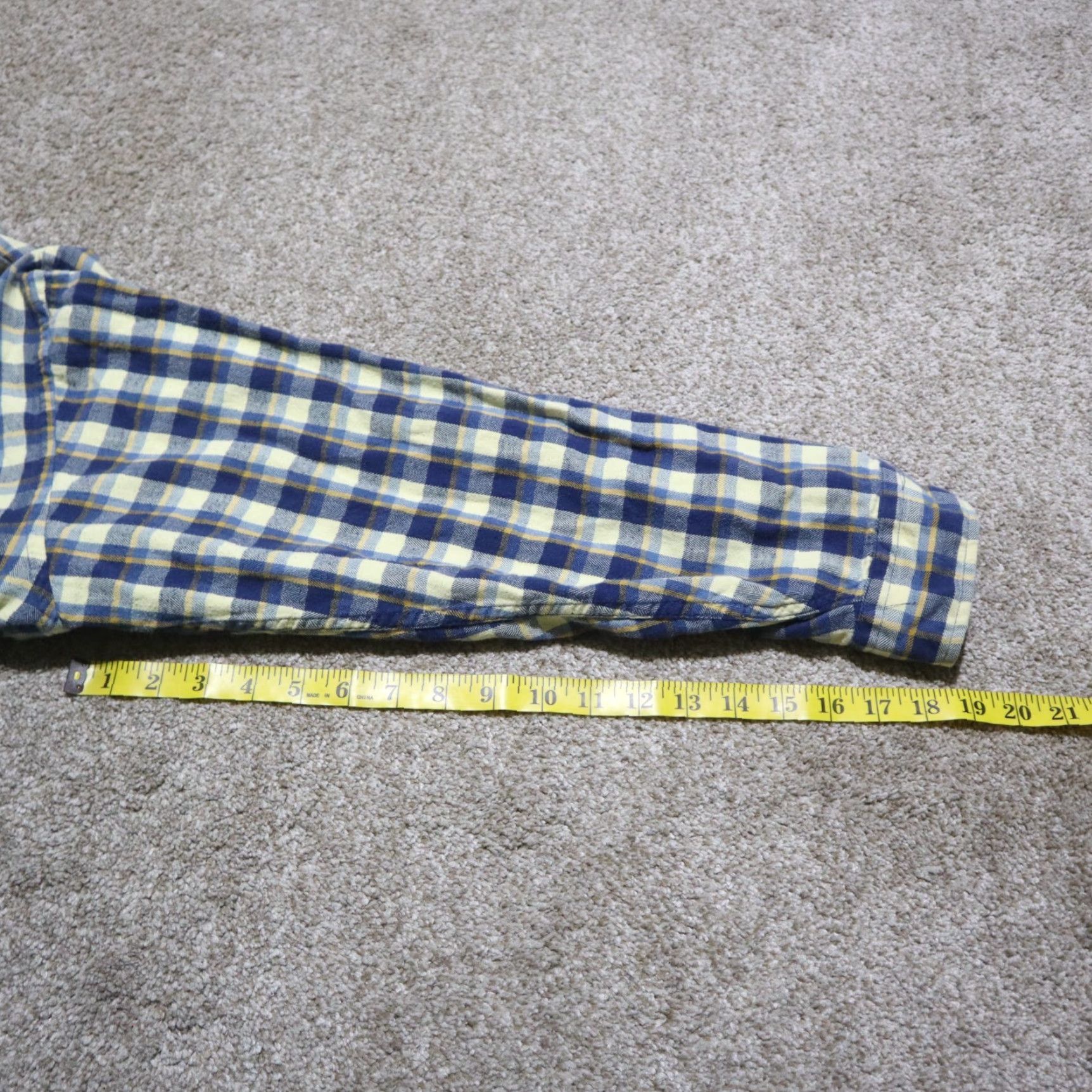 Van Heusen VINTAGE Van Heusen Shirt Button-Up Plaid Blue 100% Cotton Flannel XL Mens 60s 70s 80s 90s USA Size US XL / EU 56 / 4 - 7 Thumbnail