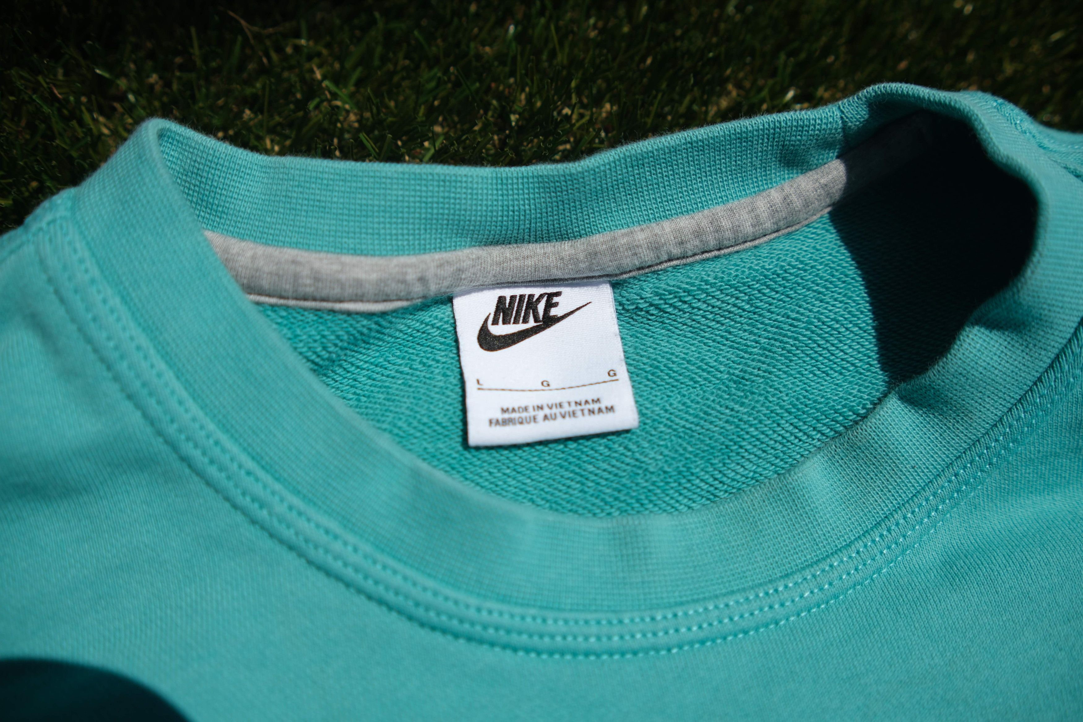 Nike Vintage Nike Embroidered Logo Sweatshirt Size US L / EU 52-54 / 3 - 5 Thumbnail