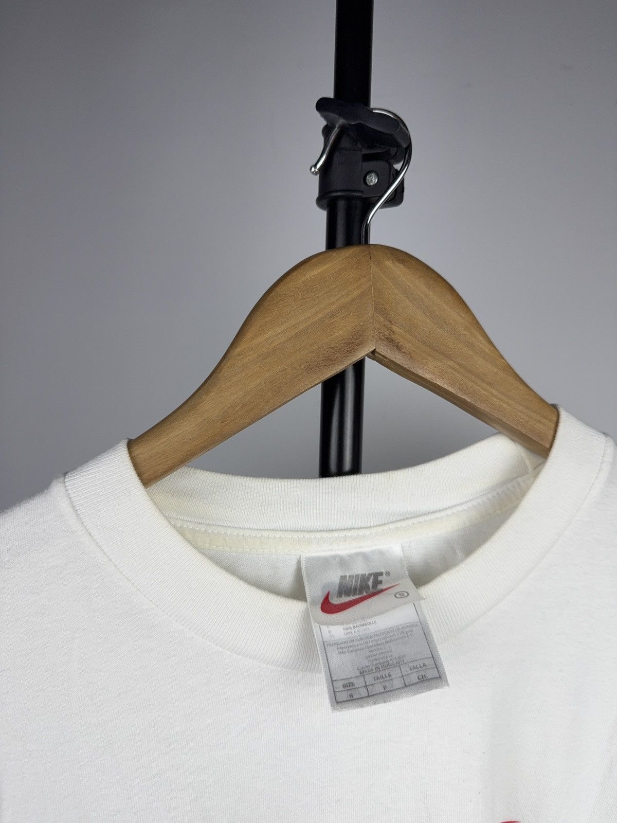 Nike Vintage 90s Retro Nike Air Logo T-Shirt White Red Swoosh Size US S / EU 44-46 / 1 - 8 Thumbnail